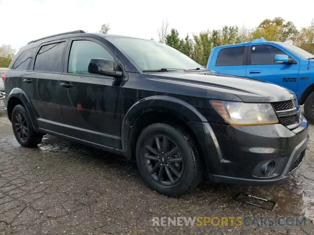 4 Photograph of a damaged car 3C4PDCBB1KT833606 DODGE JOURNEY 2019