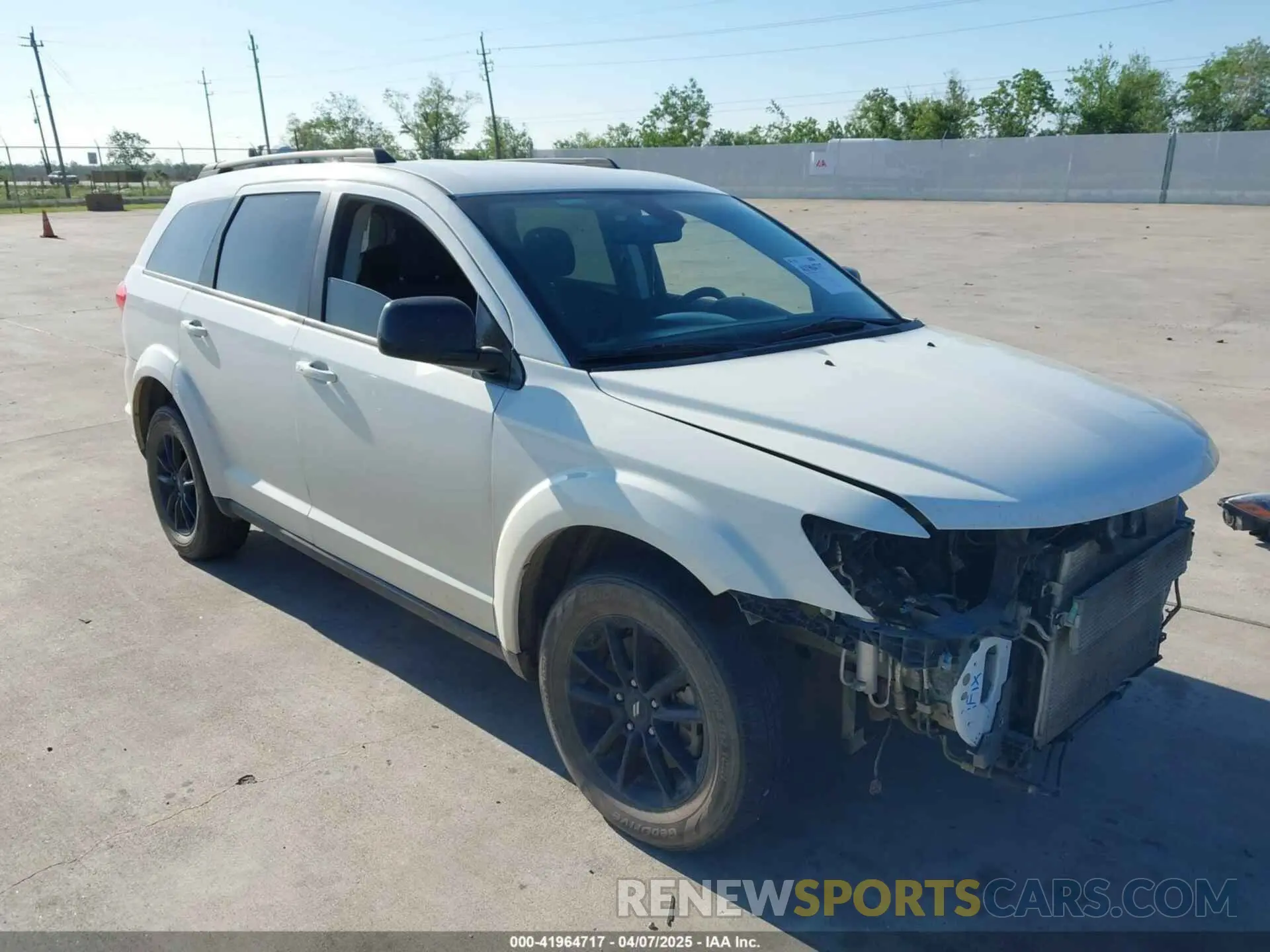 1 Photograph of a damaged car 3C4PDCBB1KT835453 DODGE JOURNEY 2019