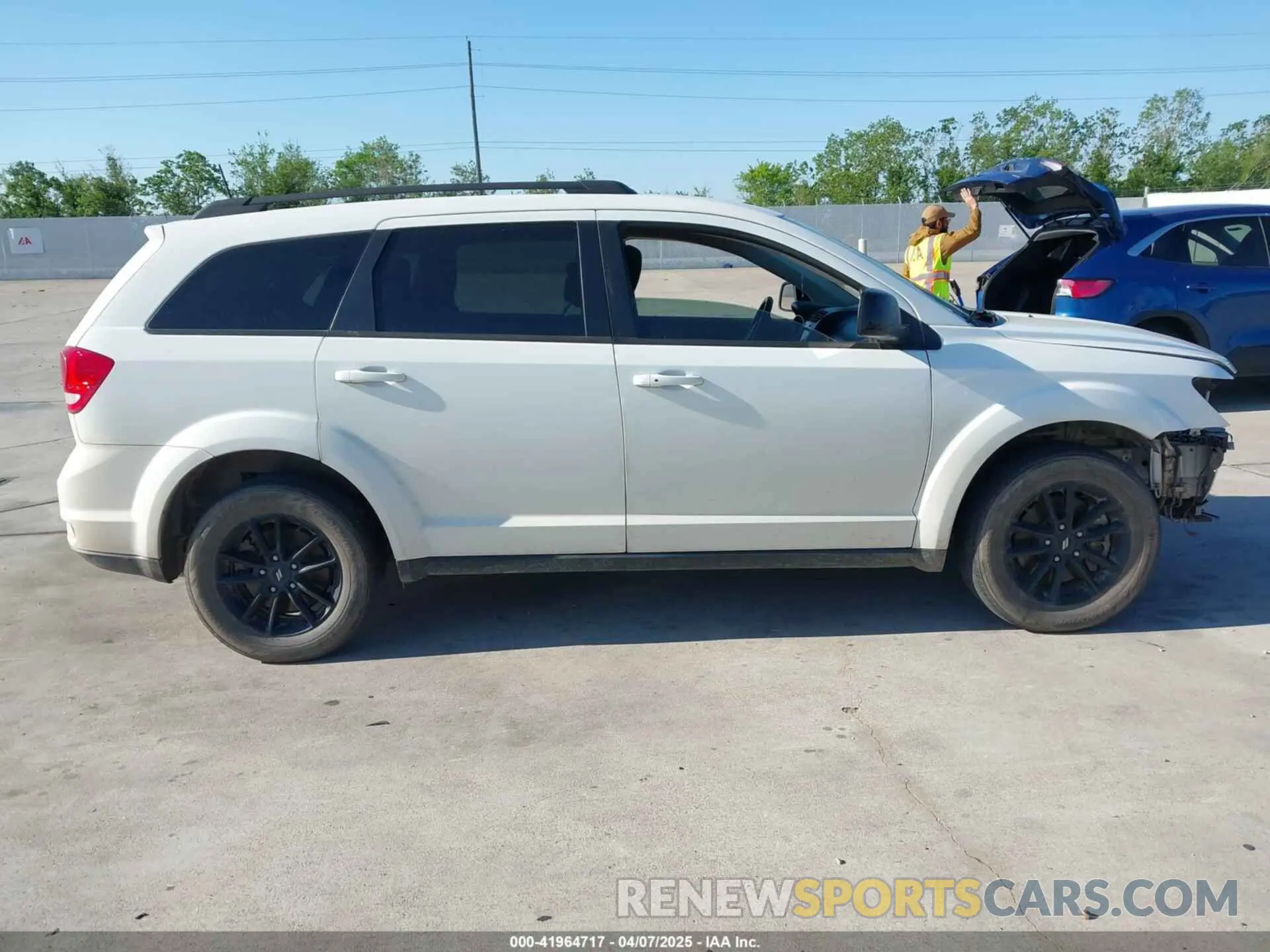 13 Photograph of a damaged car 3C4PDCBB1KT835453 DODGE JOURNEY 2019