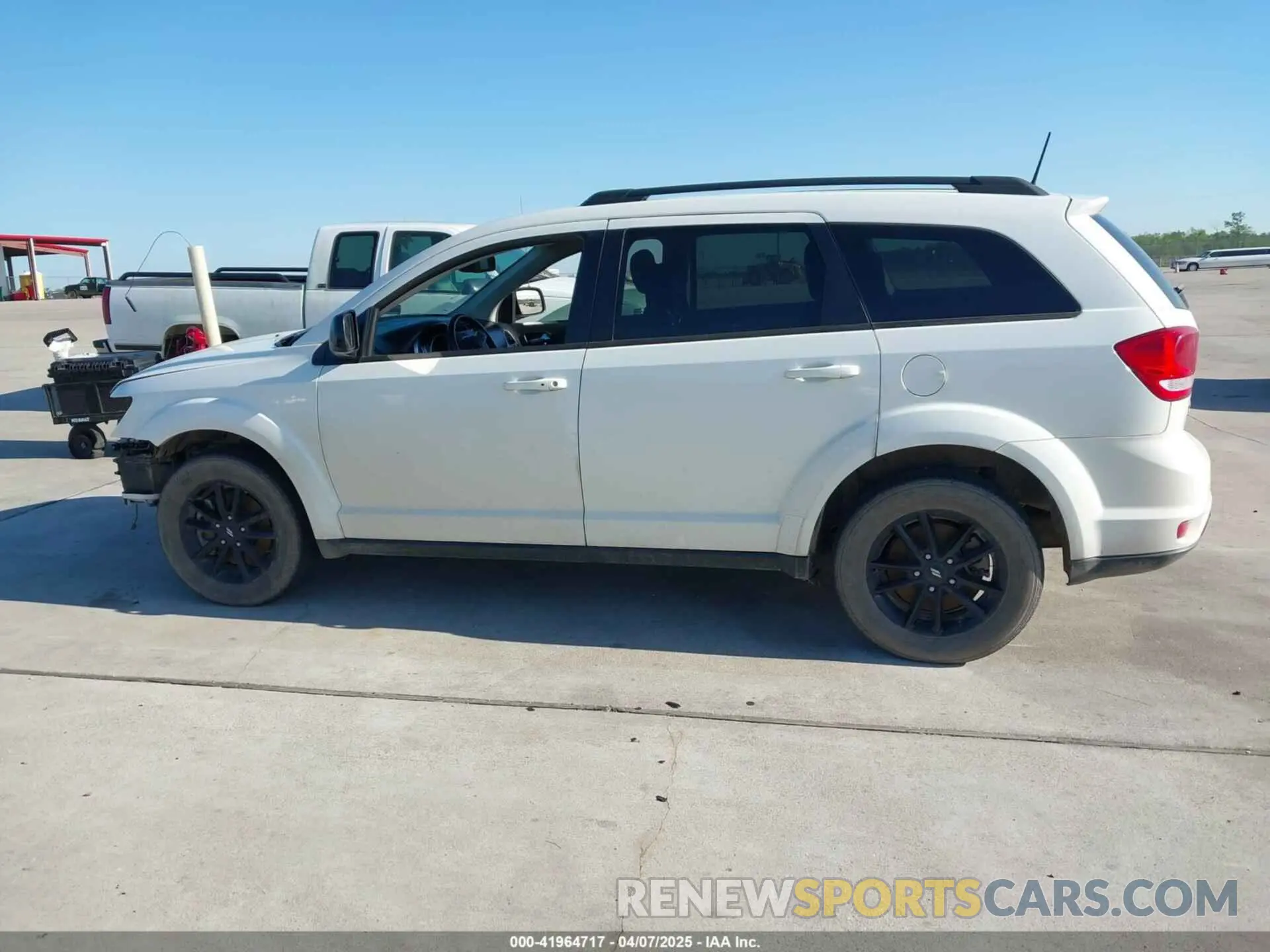 14 Photograph of a damaged car 3C4PDCBB1KT835453 DODGE JOURNEY 2019