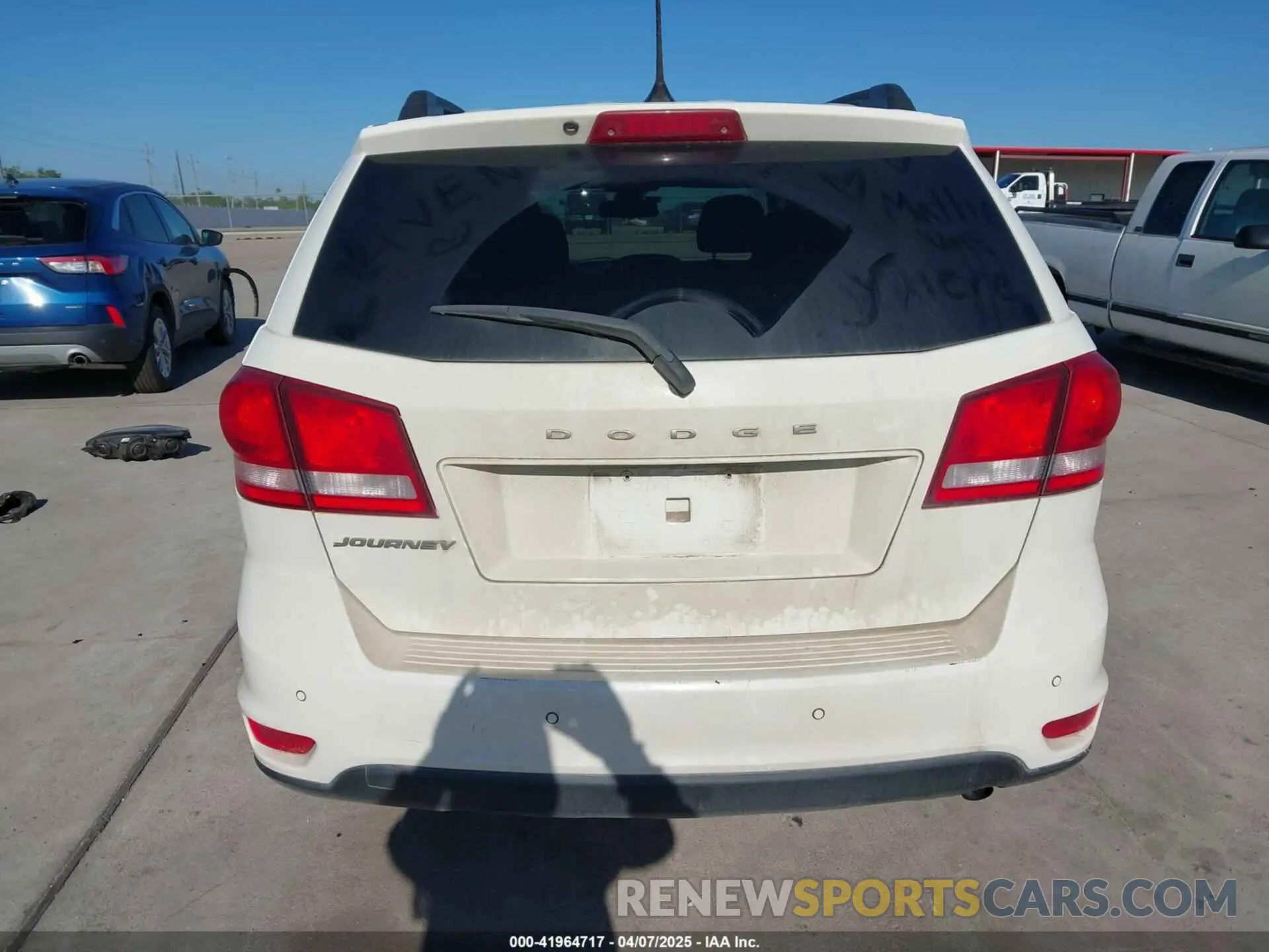 16 Photograph of a damaged car 3C4PDCBB1KT835453 DODGE JOURNEY 2019