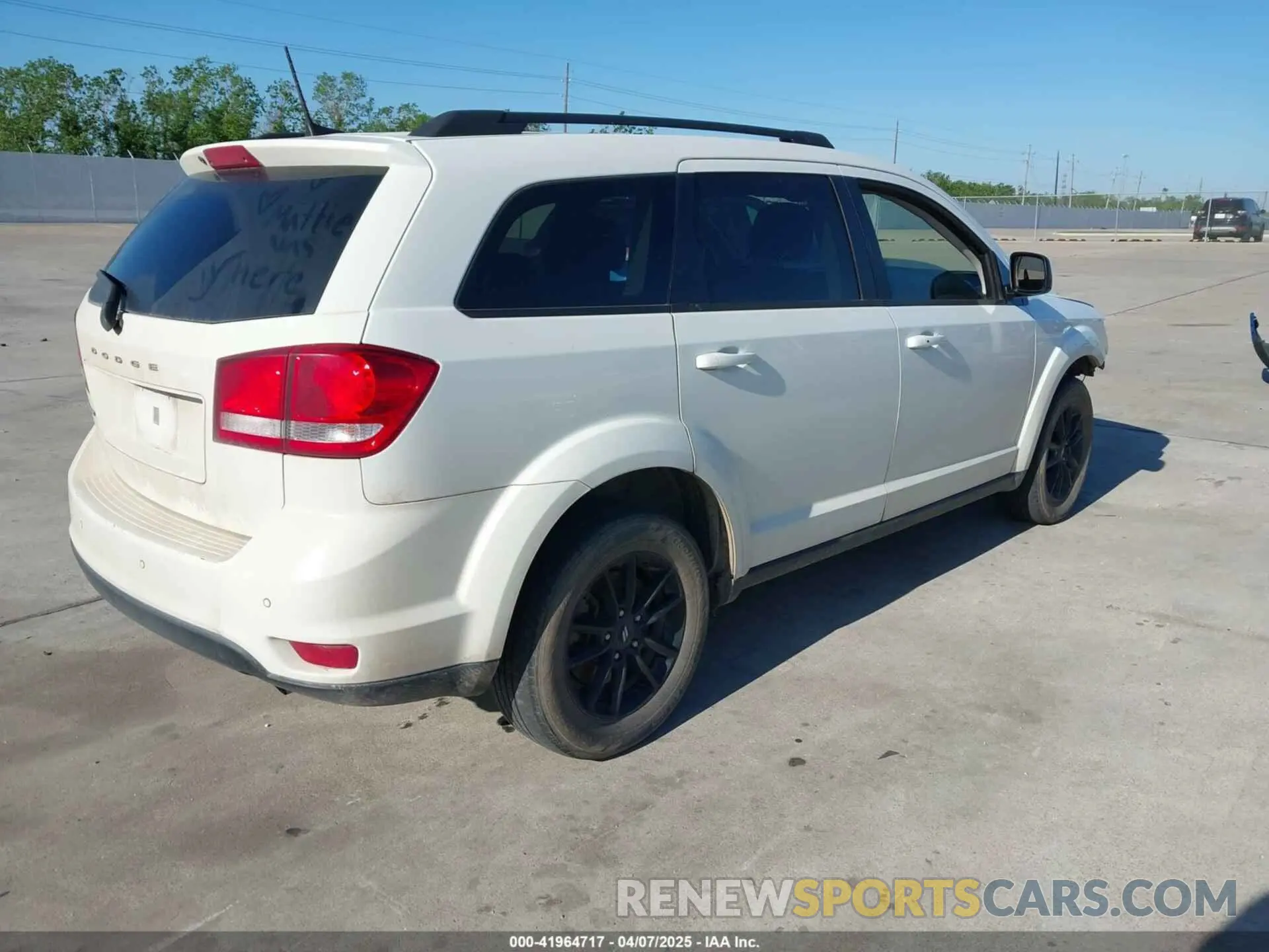 4 Photograph of a damaged car 3C4PDCBB1KT835453 DODGE JOURNEY 2019