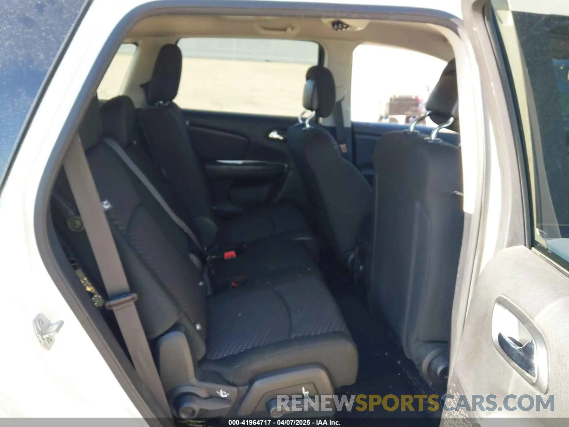 8 Photograph of a damaged car 3C4PDCBB1KT835453 DODGE JOURNEY 2019