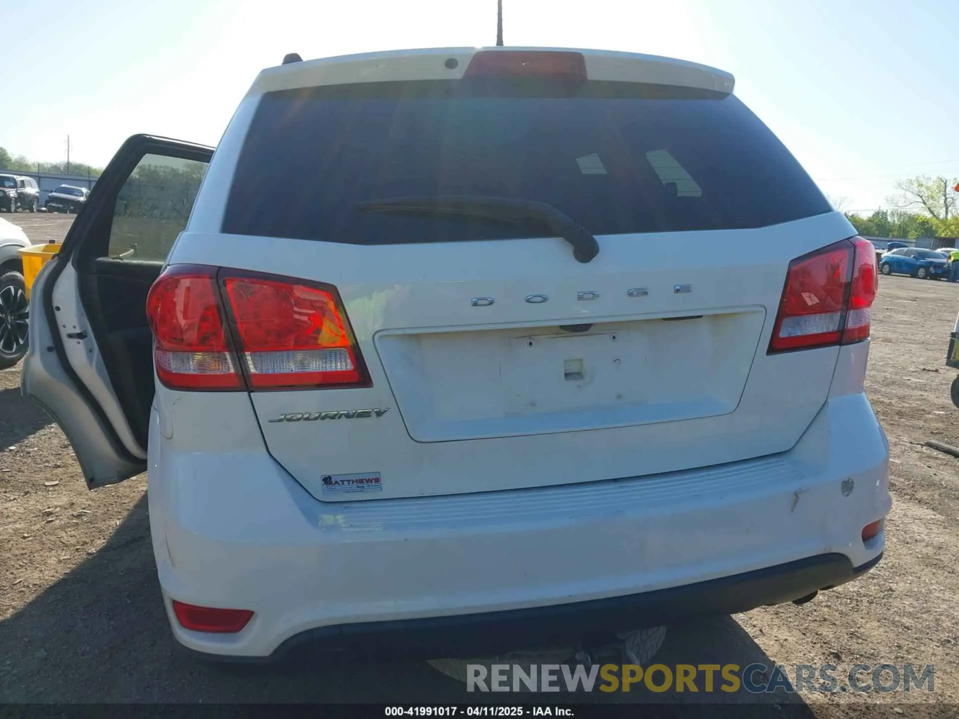 16 Photograph of a damaged car 3C4PDCBB1KT845139 DODGE JOURNEY 2019