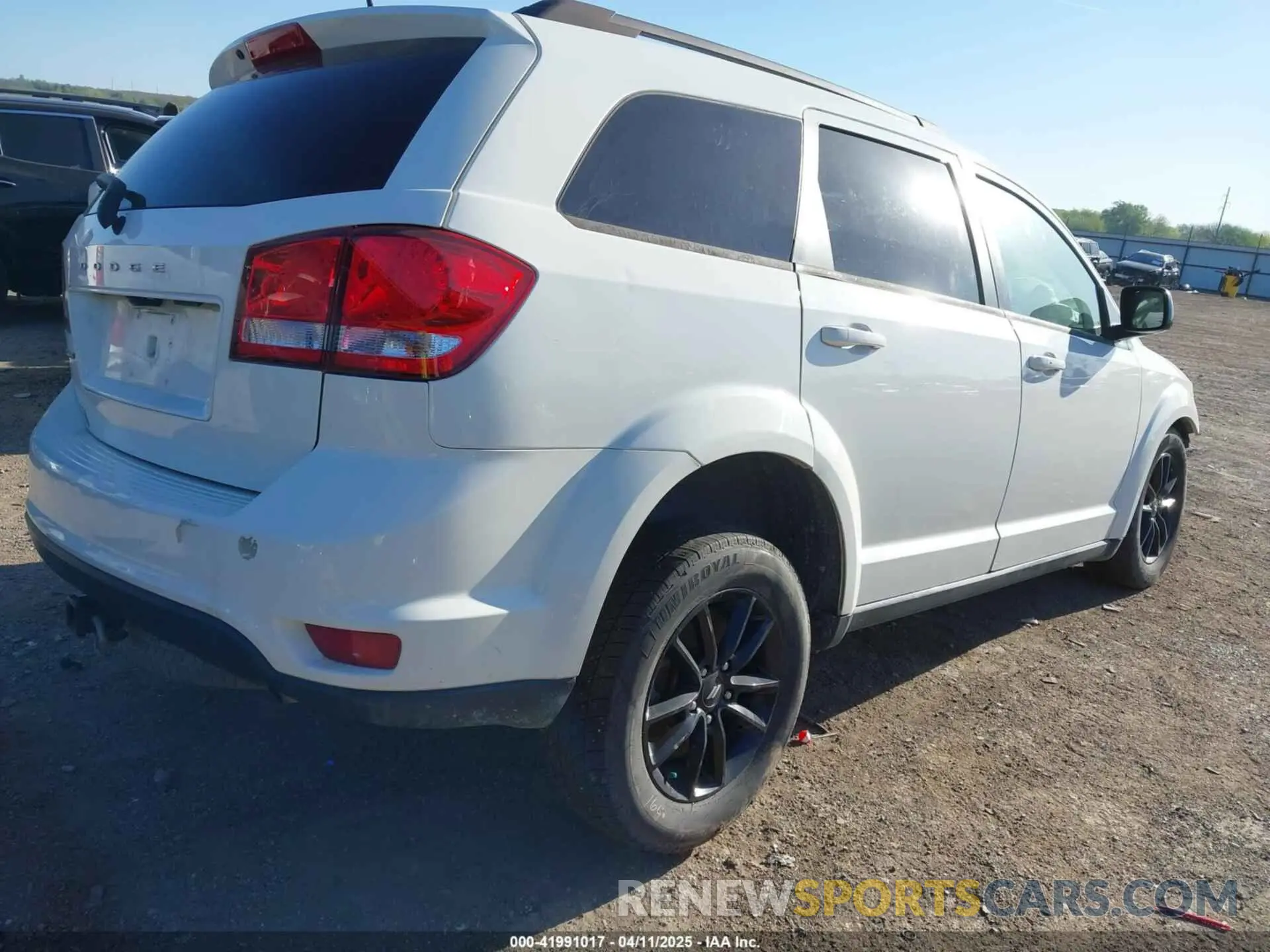 4 Photograph of a damaged car 3C4PDCBB1KT845139 DODGE JOURNEY 2019