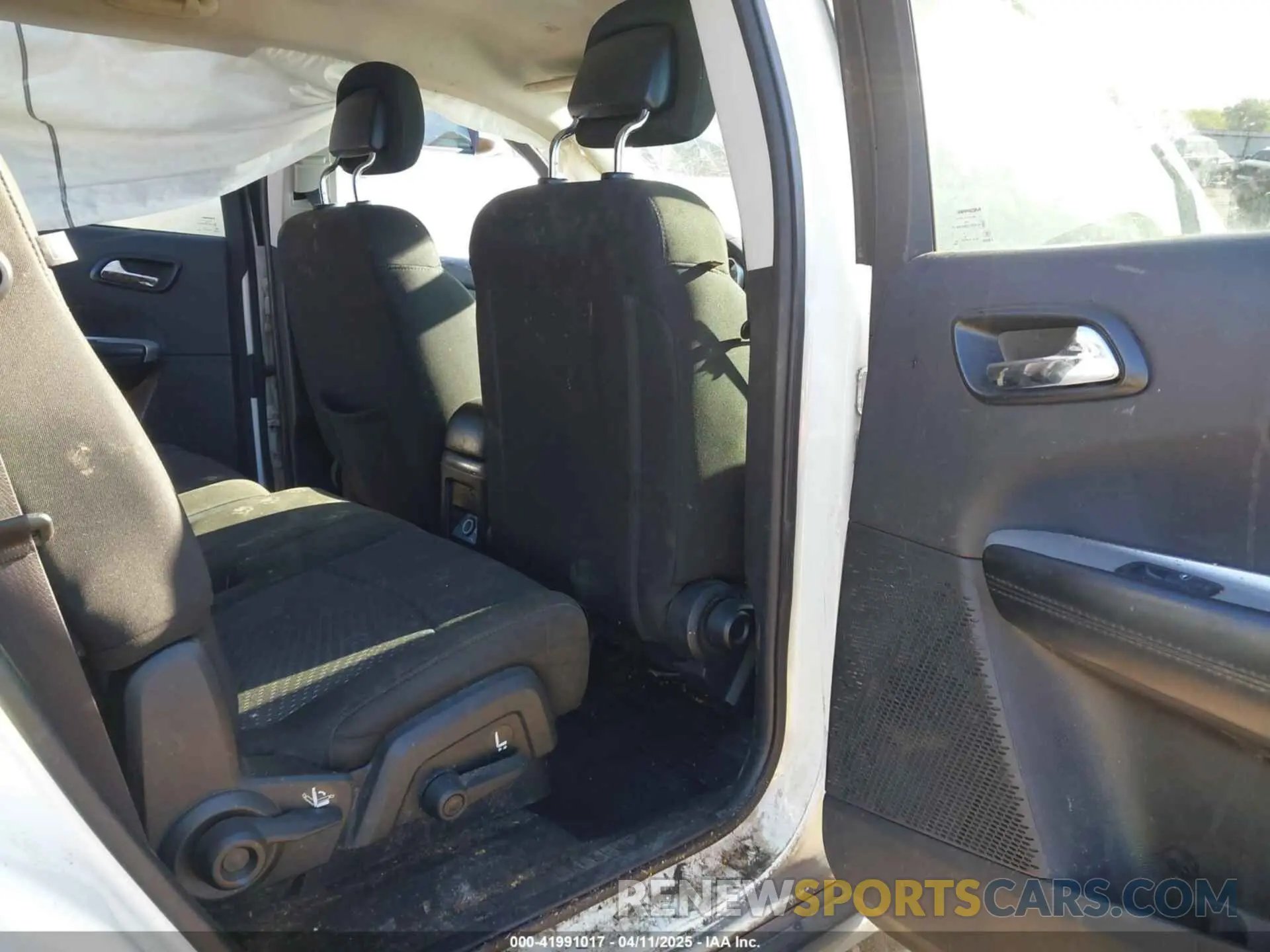 8 Photograph of a damaged car 3C4PDCBB1KT845139 DODGE JOURNEY 2019
