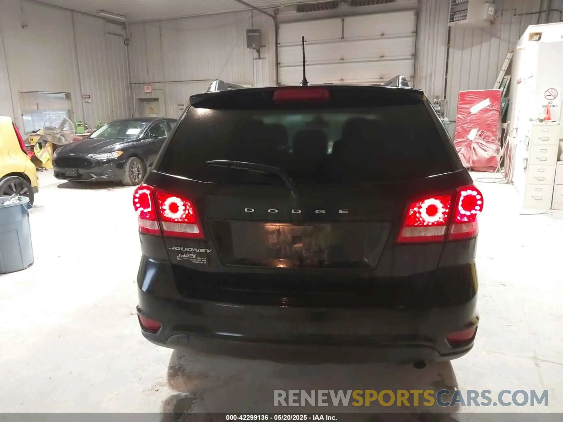 16 Photograph of a damaged car 3C4PDCBB1KT863253 DODGE JOURNEY 2019