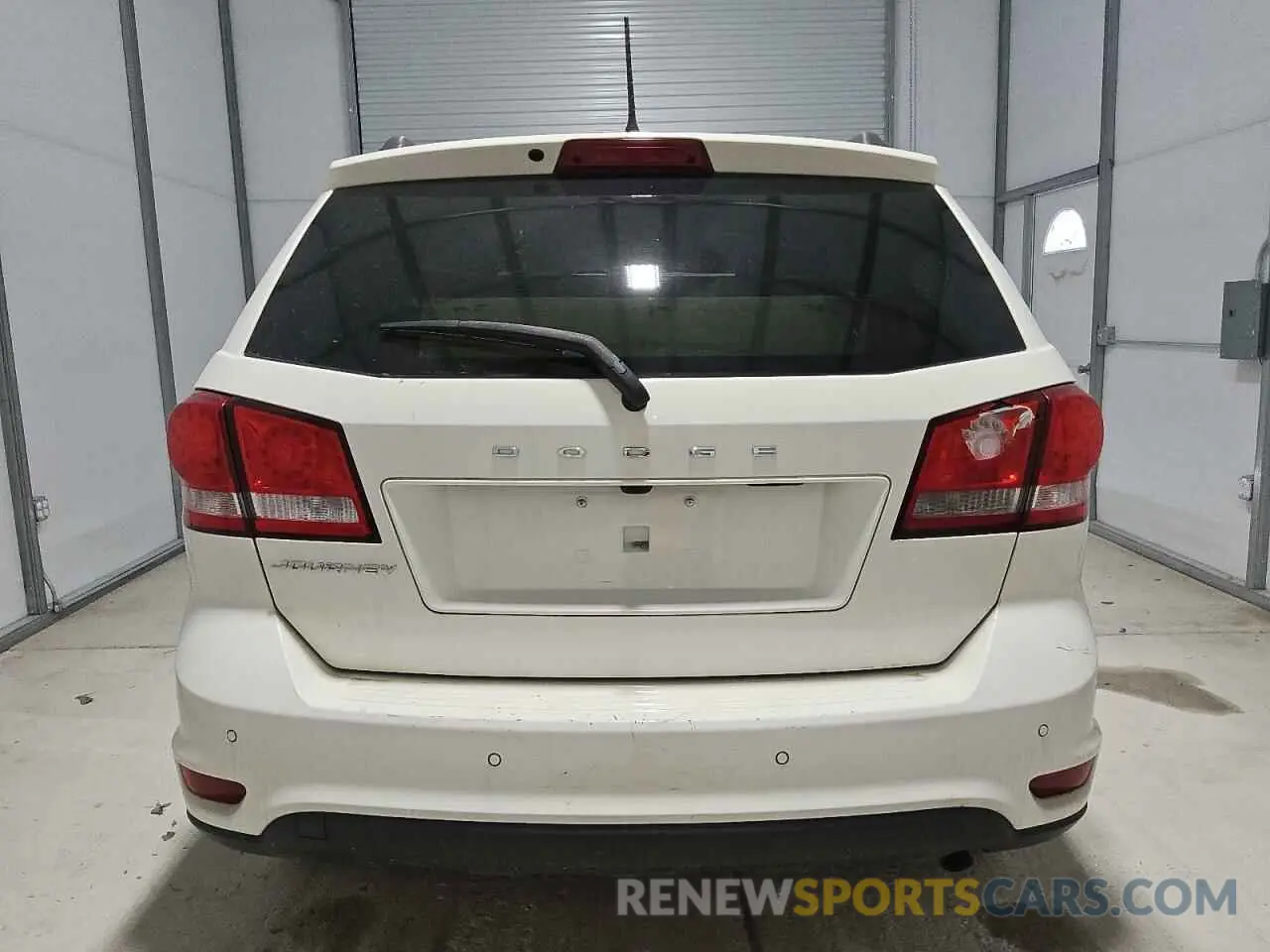 6 Photograph of a damaged car 3C4PDCBB1KT863978 DODGE JOURNEY 2019