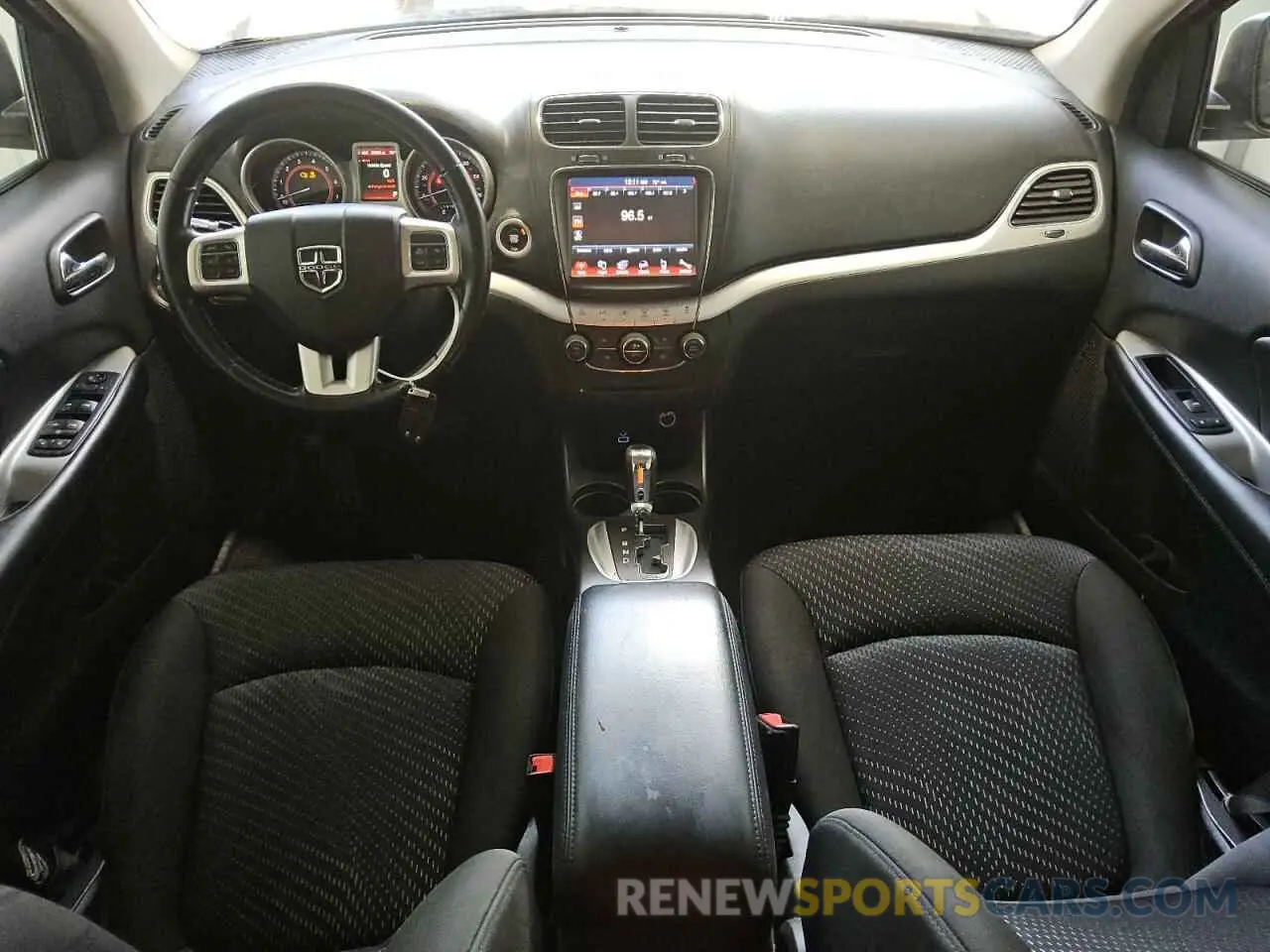 8 Photograph of a damaged car 3C4PDCBB1KT863978 DODGE JOURNEY 2019