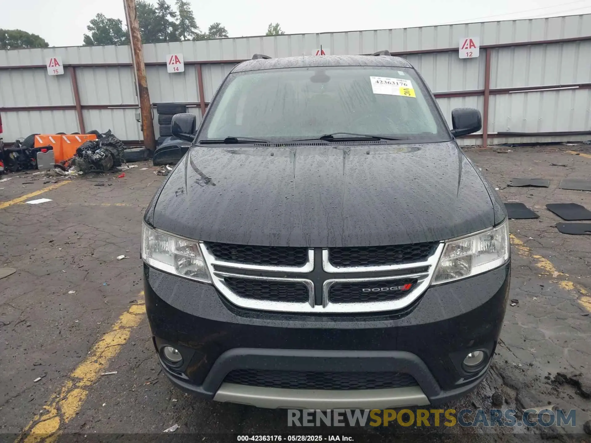 12 Photograph of a damaged car 3C4PDCBB1KT870039 DODGE JOURNEY 2019