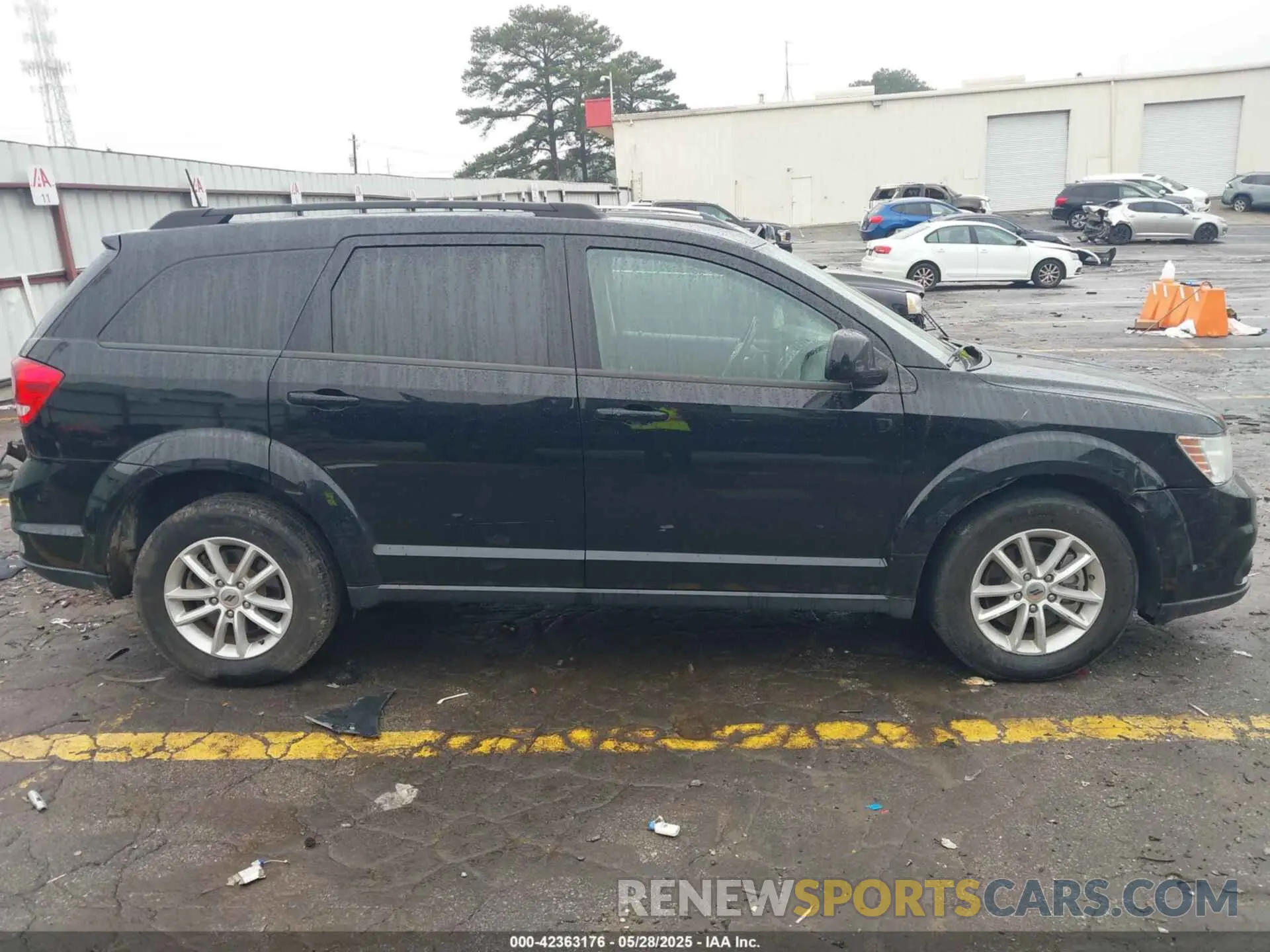 13 Photograph of a damaged car 3C4PDCBB1KT870039 DODGE JOURNEY 2019