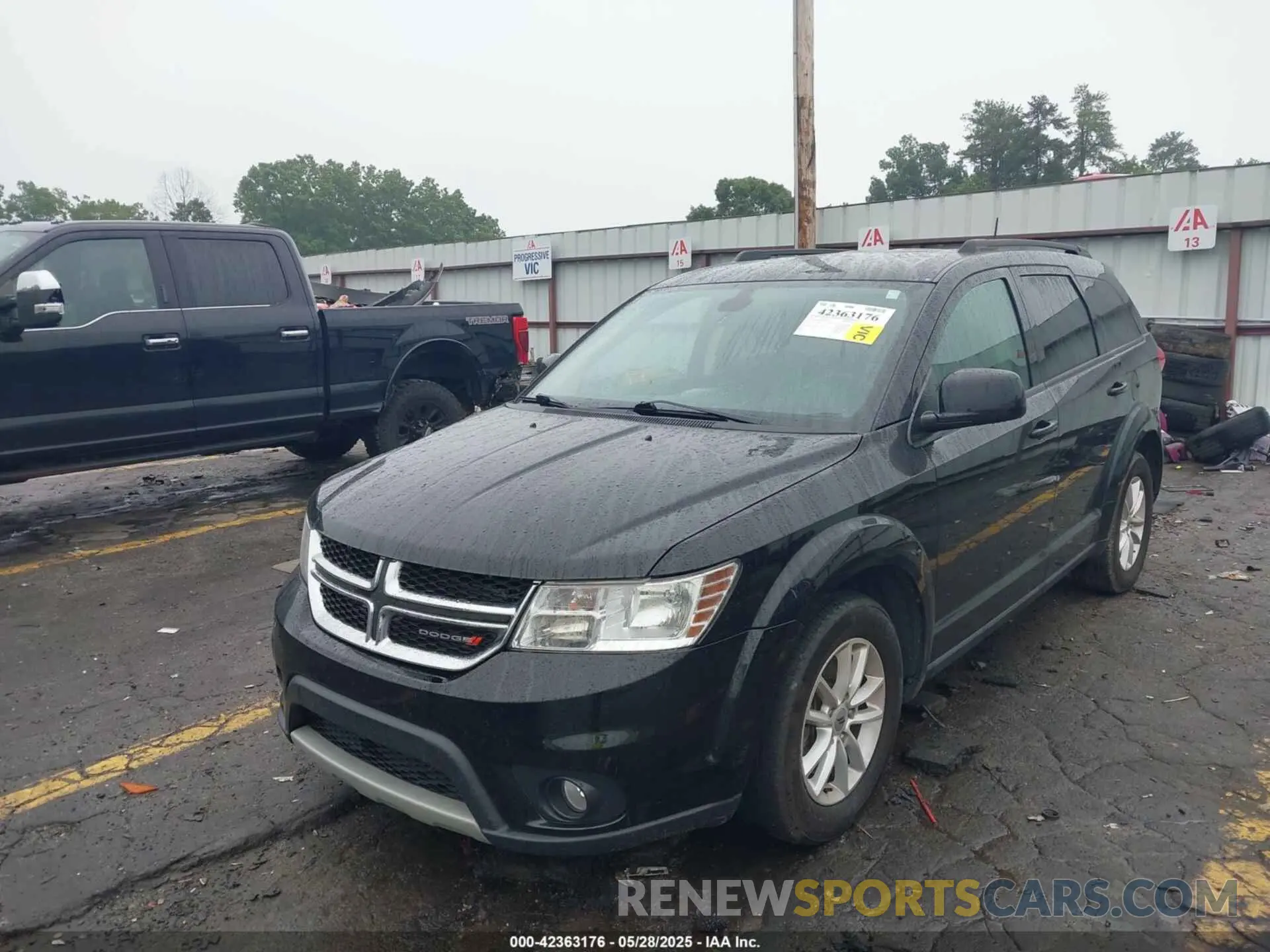 2 Photograph of a damaged car 3C4PDCBB1KT870039 DODGE JOURNEY 2019