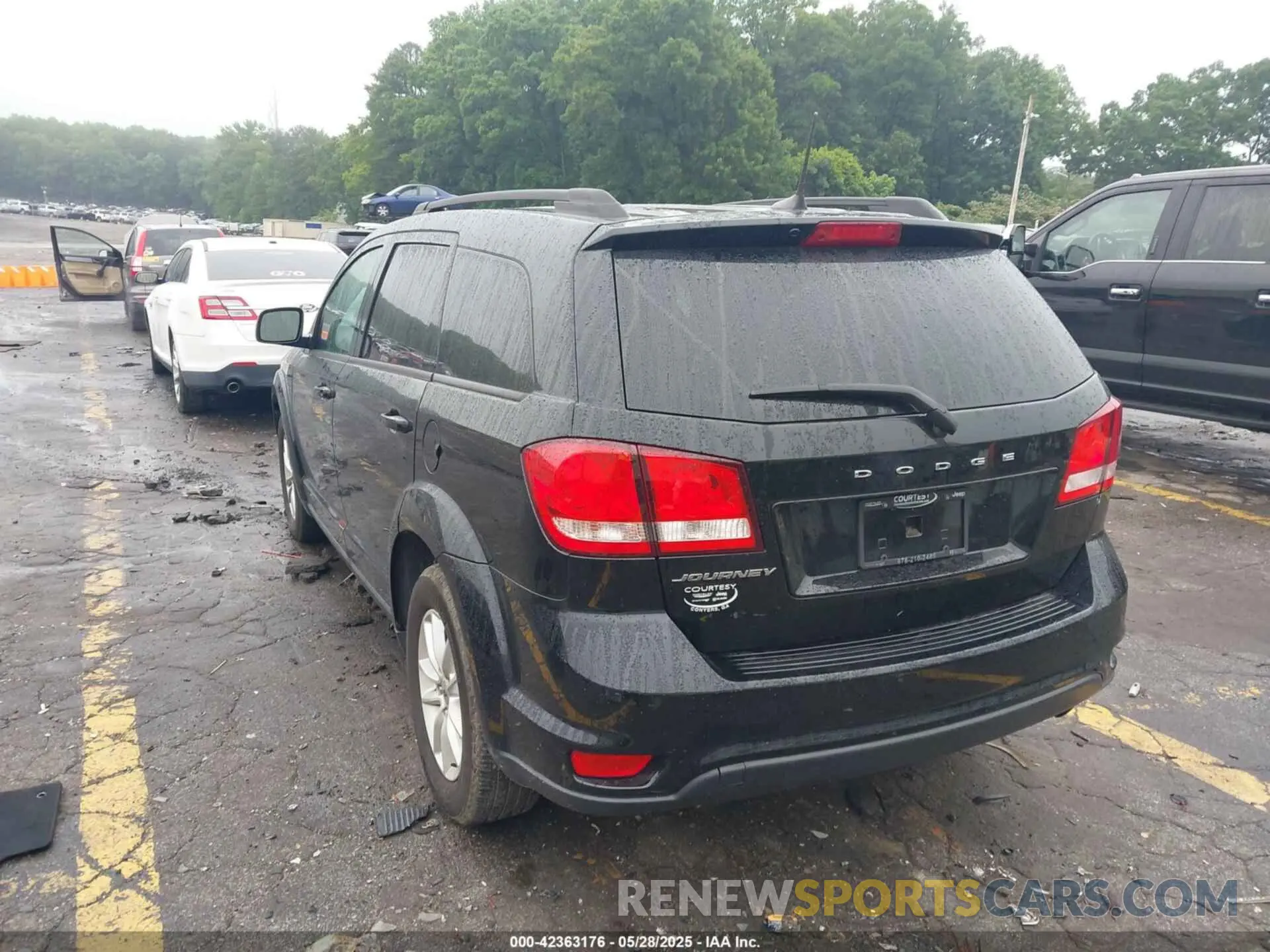 3 Photograph of a damaged car 3C4PDCBB1KT870039 DODGE JOURNEY 2019