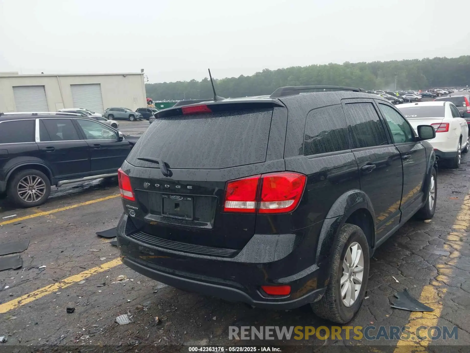 4 Photograph of a damaged car 3C4PDCBB1KT870039 DODGE JOURNEY 2019
