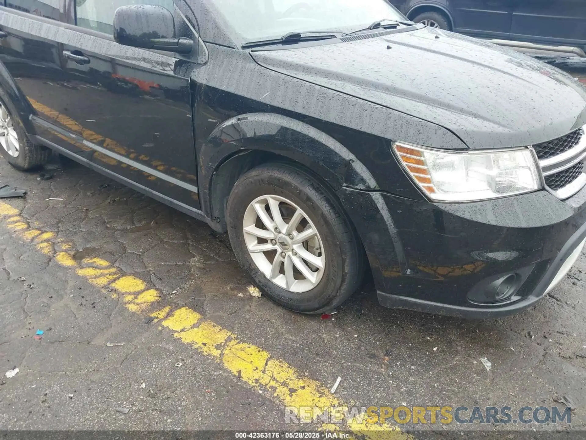 6 Photograph of a damaged car 3C4PDCBB1KT870039 DODGE JOURNEY 2019