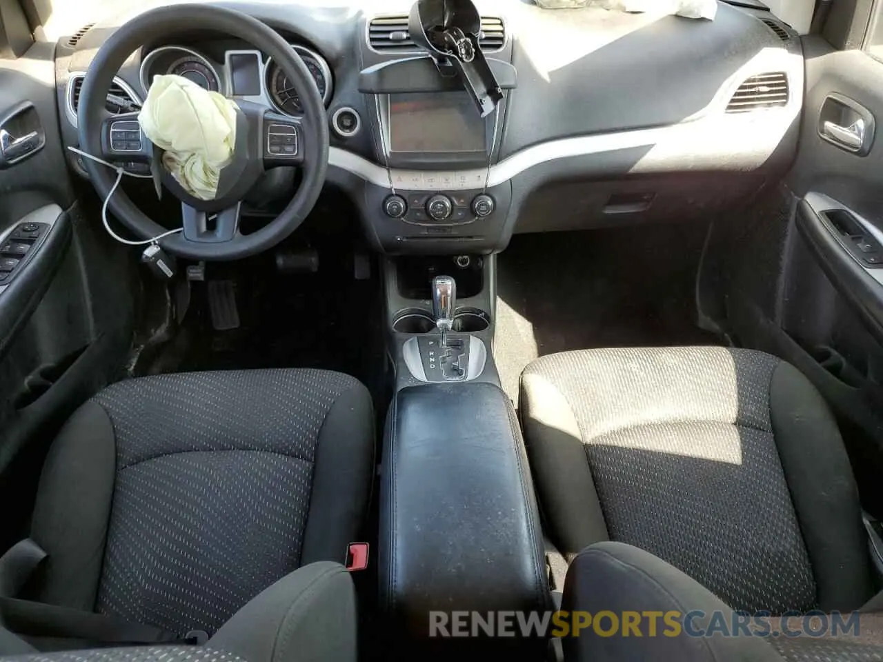 8 Photograph of a damaged car 3C4PDCBB1KT870476 DODGE JOURNEY 2019
