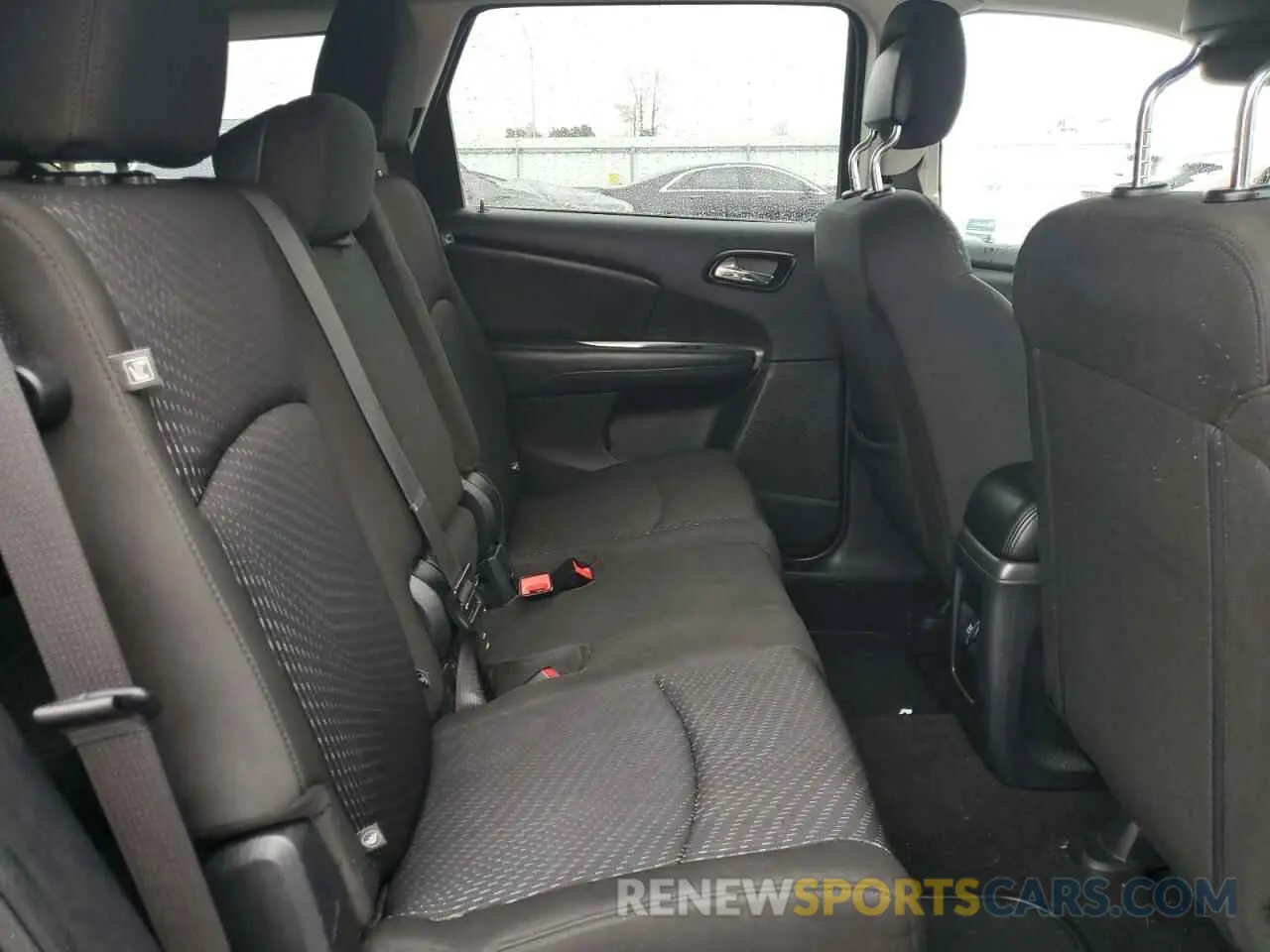 11 Photograph of a damaged car 3C4PDCBB2KT686972 DODGE JOURNEY 2019