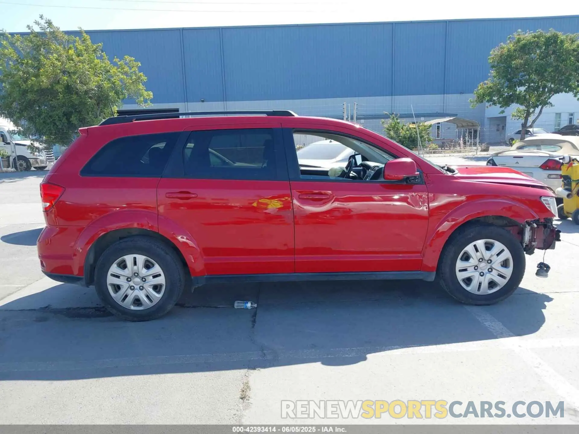 13 Photograph of a damaged car 3C4PDCBB2KT798672 DODGE JOURNEY 2019