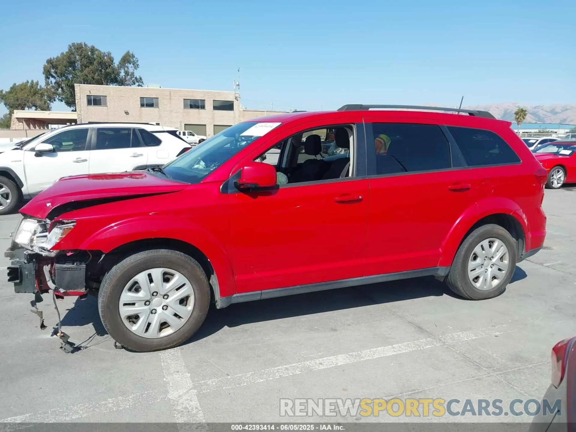 14 Photograph of a damaged car 3C4PDCBB2KT798672 DODGE JOURNEY 2019