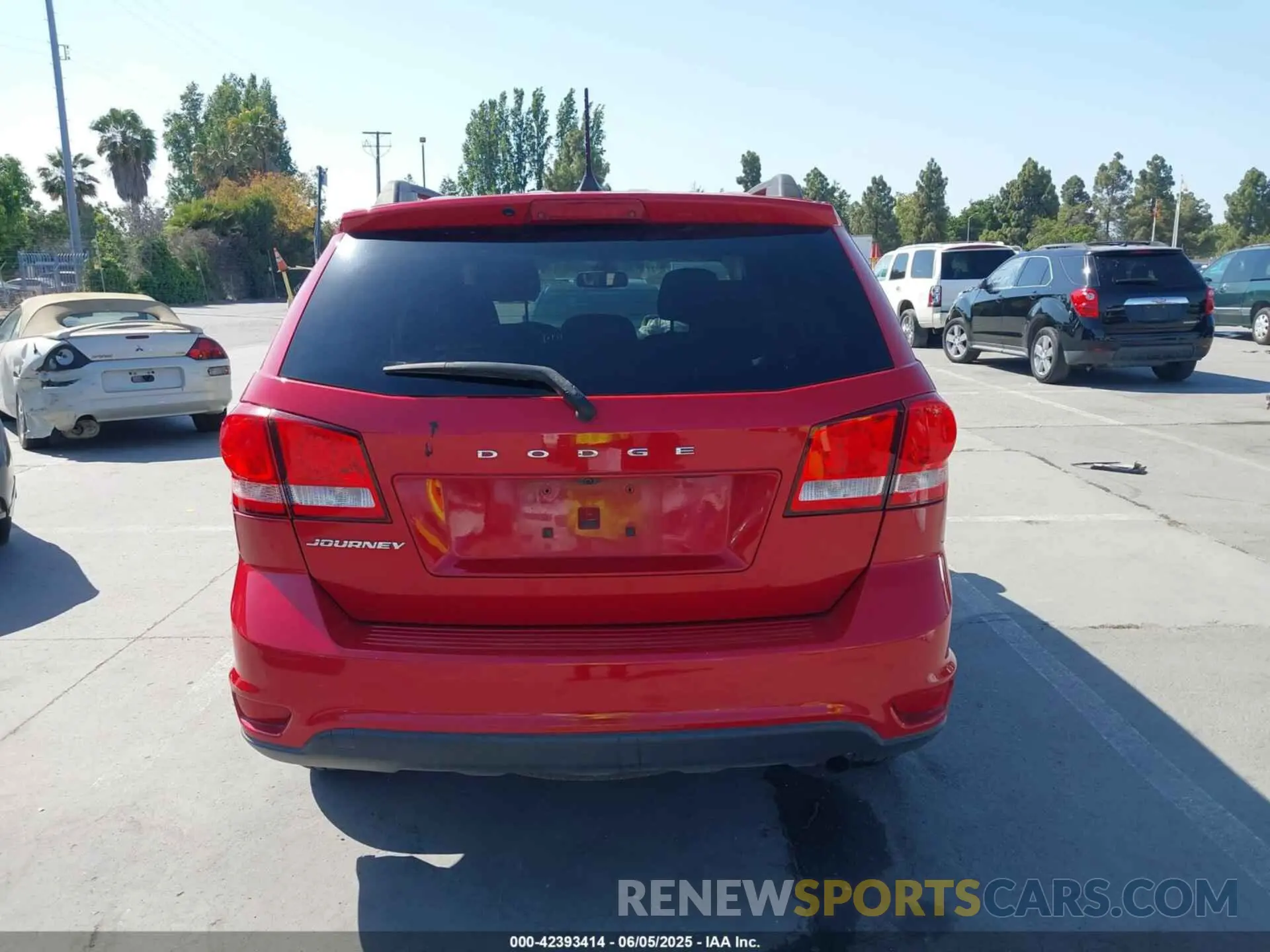 16 Photograph of a damaged car 3C4PDCBB2KT798672 DODGE JOURNEY 2019