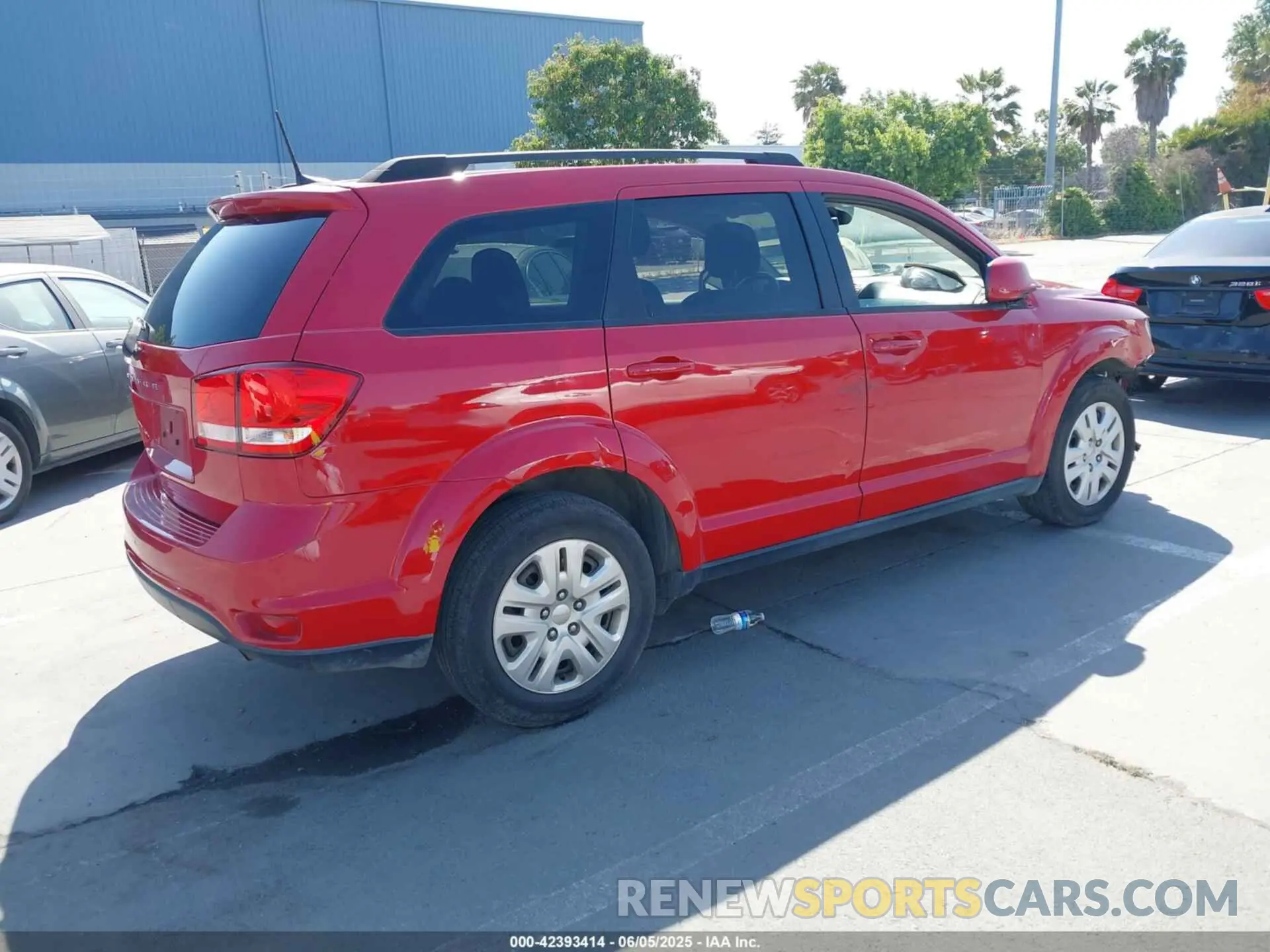 4 Photograph of a damaged car 3C4PDCBB2KT798672 DODGE JOURNEY 2019