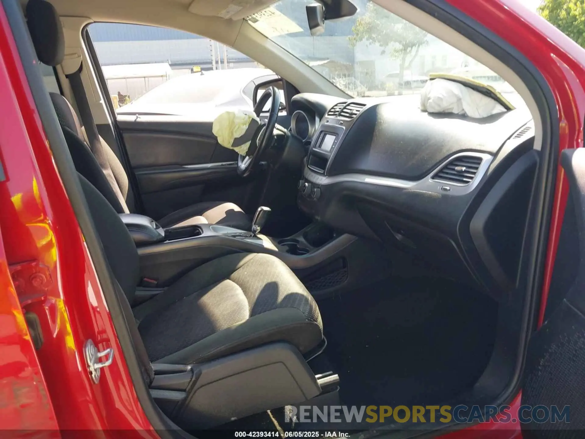 5 Photograph of a damaged car 3C4PDCBB2KT798672 DODGE JOURNEY 2019