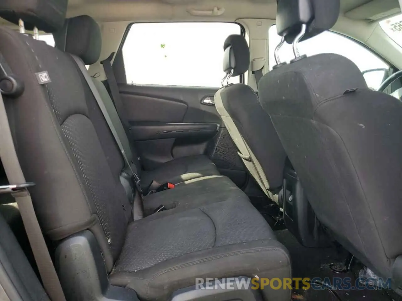 11 Photograph of a damaged car 3C4PDCBB2KT821156 DODGE JOURNEY 2019