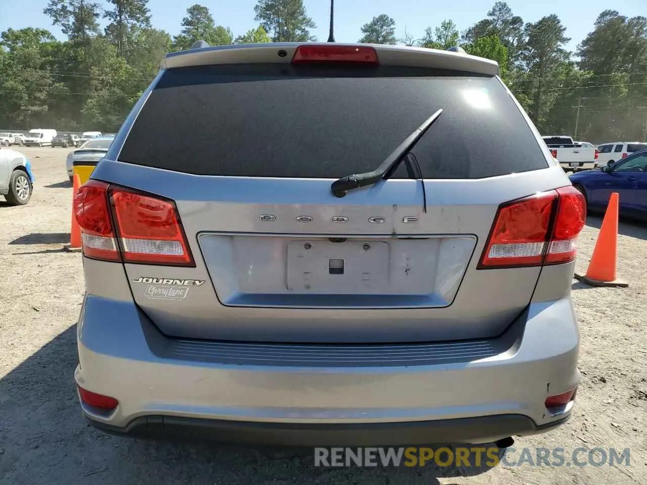 6 Photograph of a damaged car 3C4PDCBB2KT856876 DODGE JOURNEY 2019