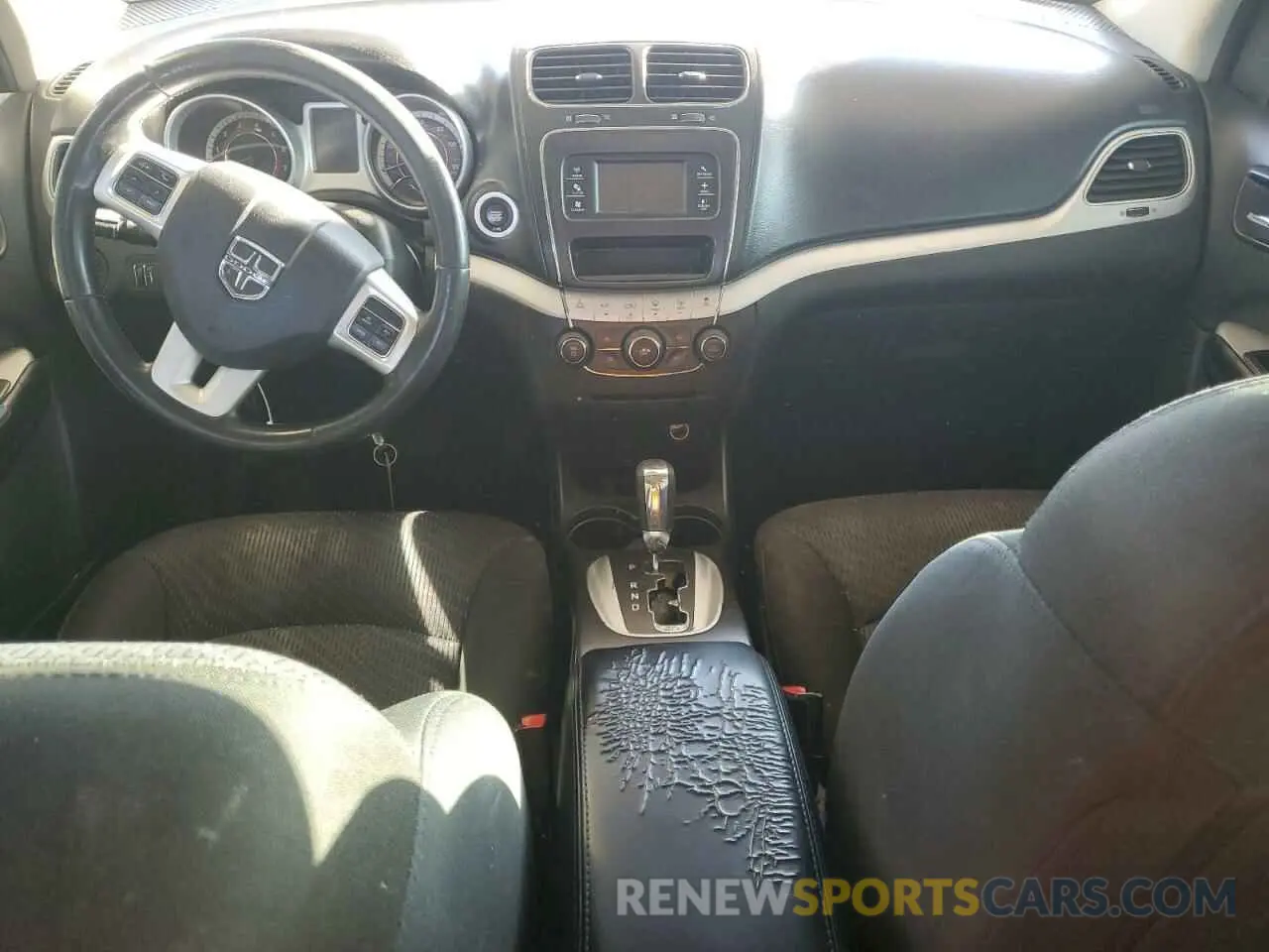 8 Photograph of a damaged car 3C4PDCBB3KT804155 DODGE JOURNEY 2019