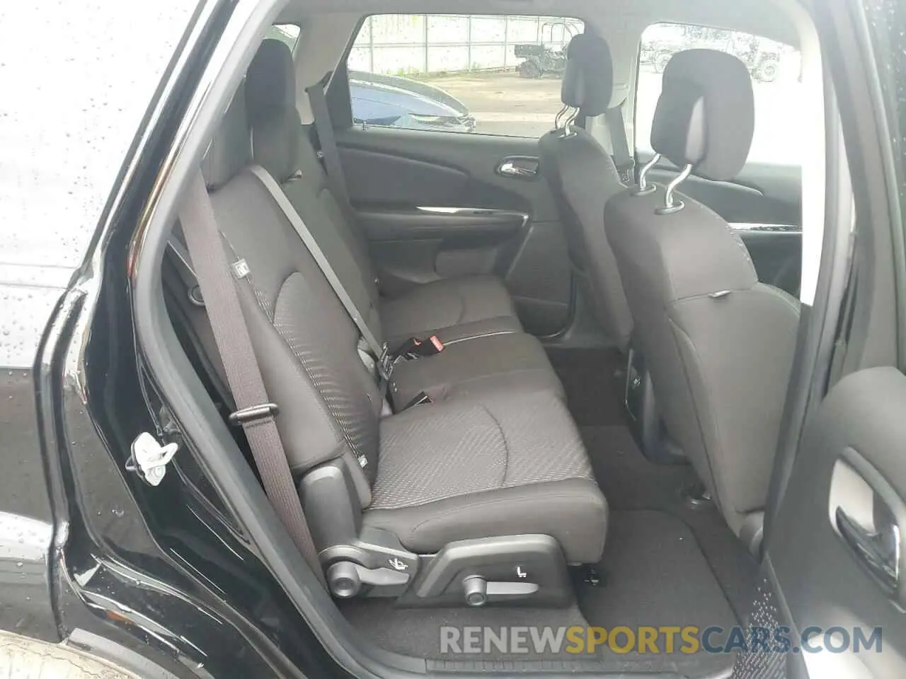 11 Photograph of a damaged car 3C4PDCBB3KT860516 DODGE JOURNEY 2019