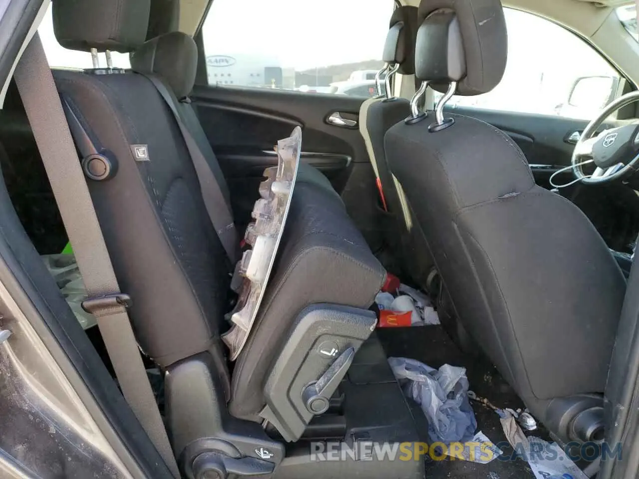 11 Photograph of a damaged car 3C4PDCBB3KT866512 DODGE JOURNEY 2019