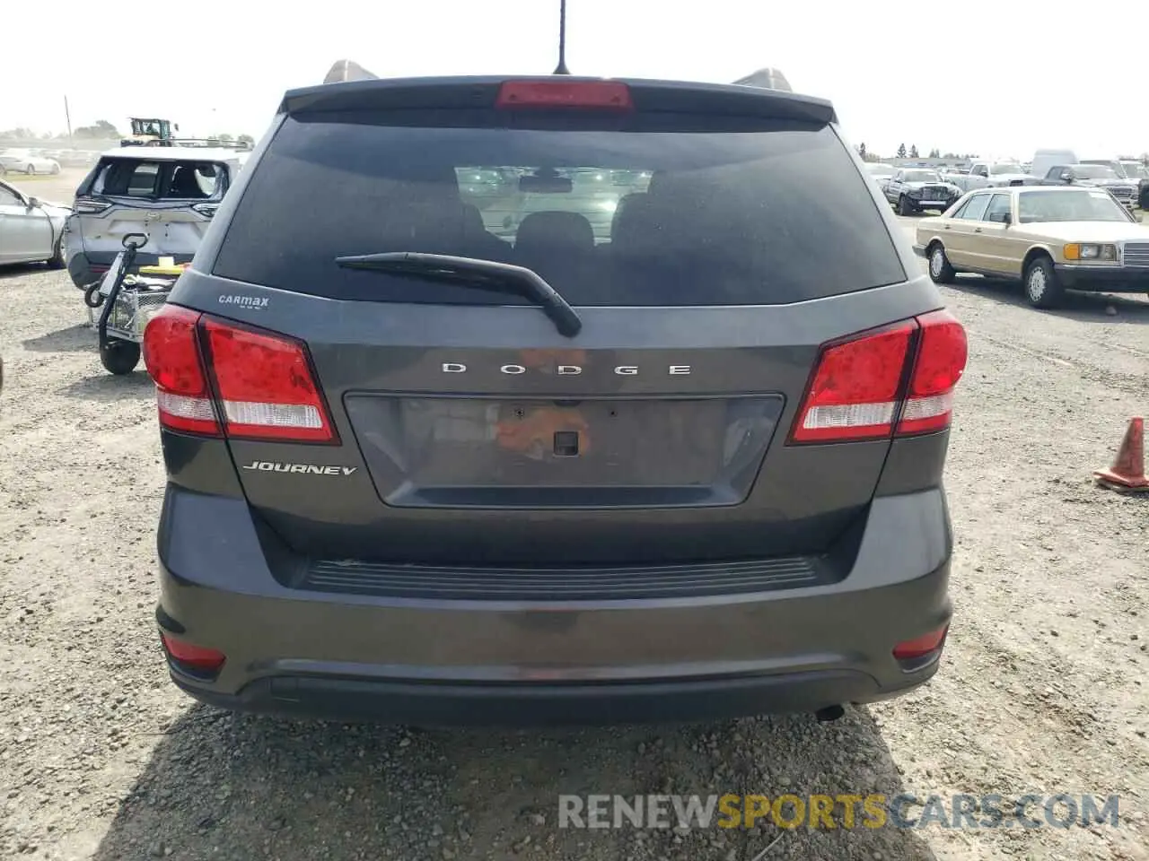 6 Photograph of a damaged car 3C4PDCBB4KT701469 DODGE JOURNEY 2019
