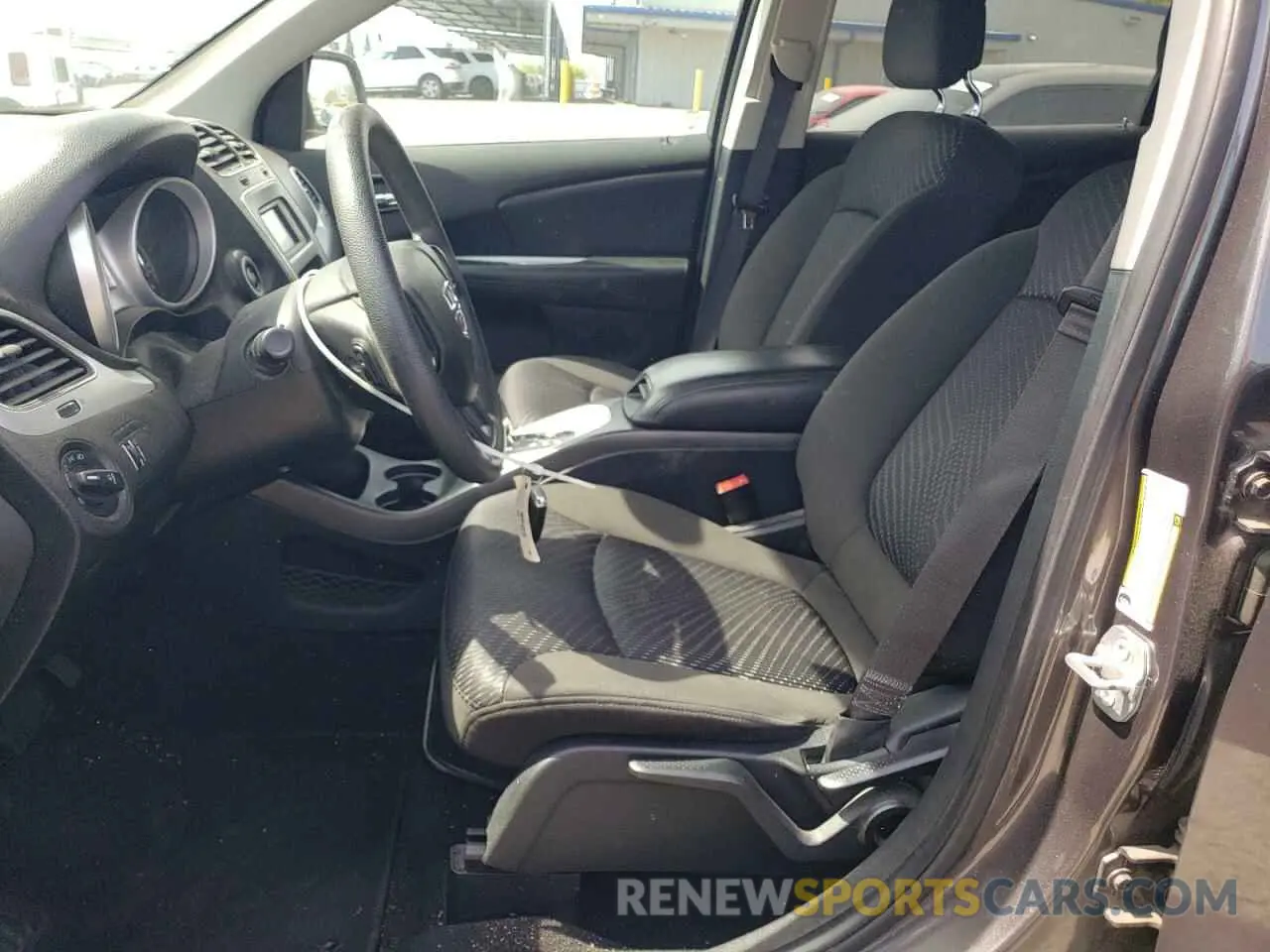 7 Photograph of a damaged car 3C4PDCBB4KT701469 DODGE JOURNEY 2019