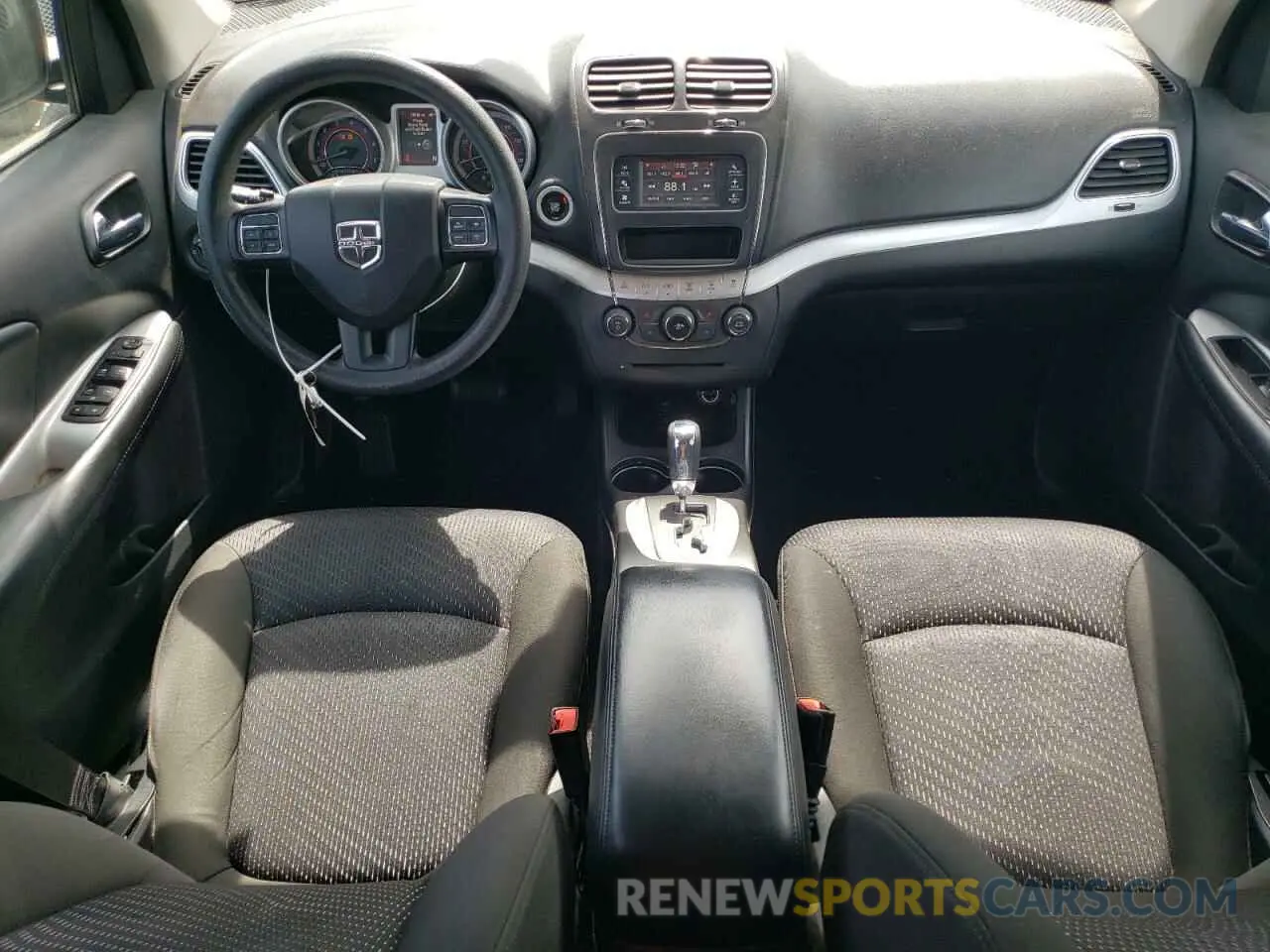 8 Photograph of a damaged car 3C4PDCBB4KT701469 DODGE JOURNEY 2019
