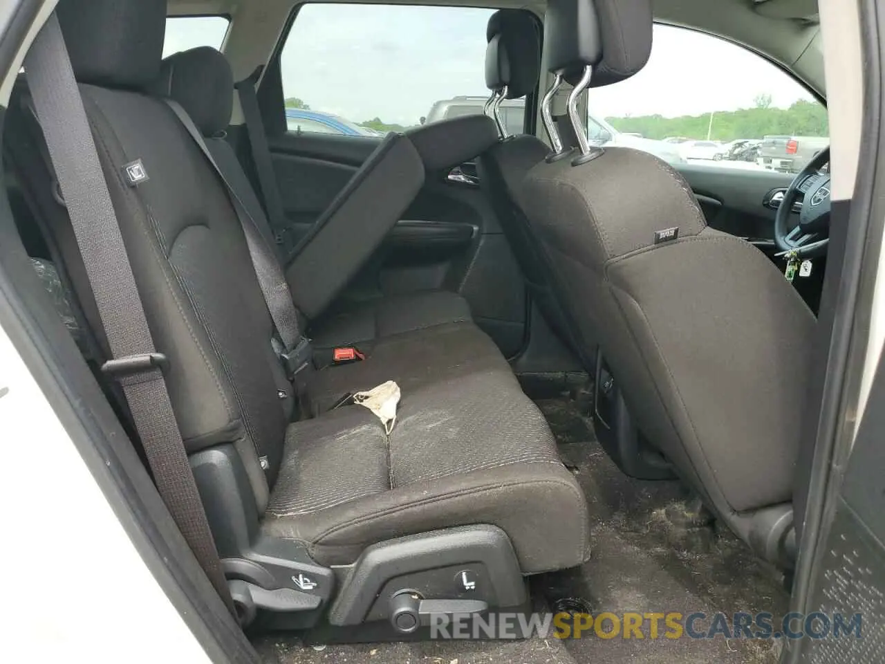 11 Photograph of a damaged car 3C4PDCBB4KT719132 DODGE JOURNEY 2019