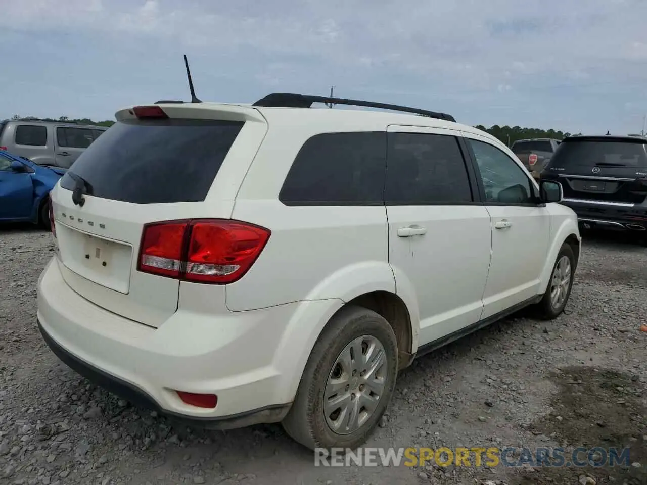 3 Photograph of a damaged car 3C4PDCBB4KT719132 DODGE JOURNEY 2019