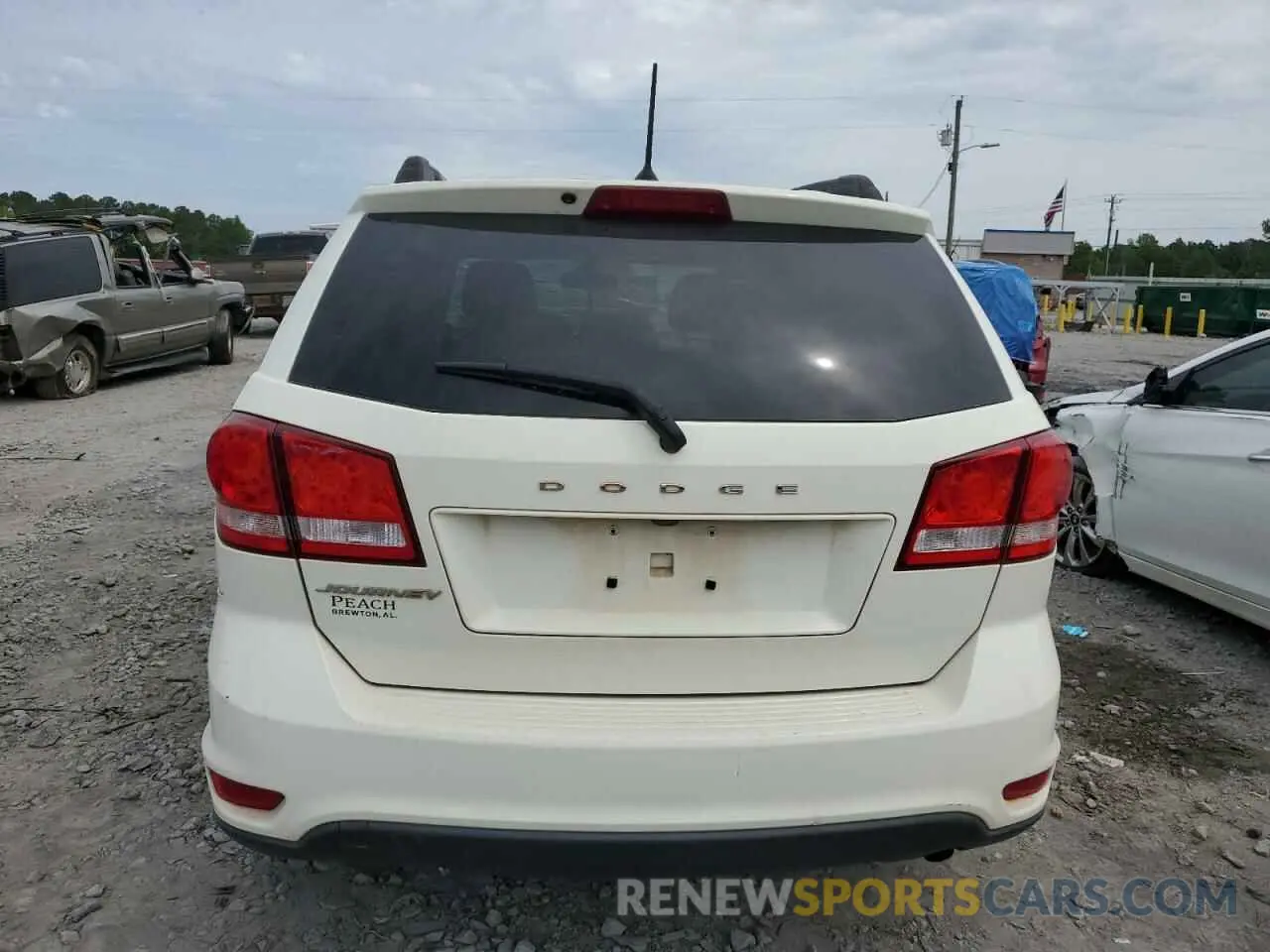 6 Photograph of a damaged car 3C4PDCBB4KT719132 DODGE JOURNEY 2019