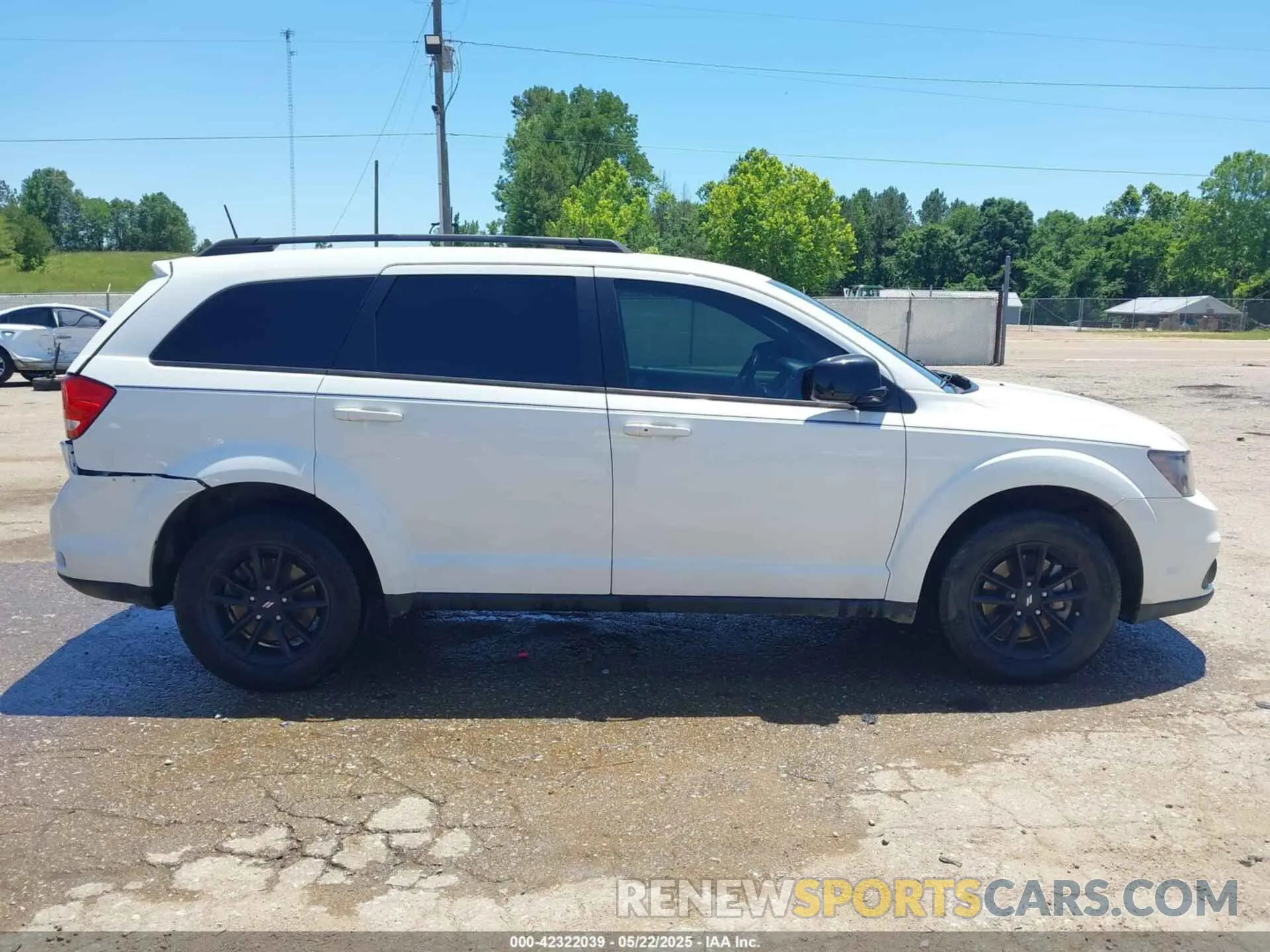 13 Photograph of a damaged car 3C4PDCBB4KT862579 DODGE JOURNEY 2019