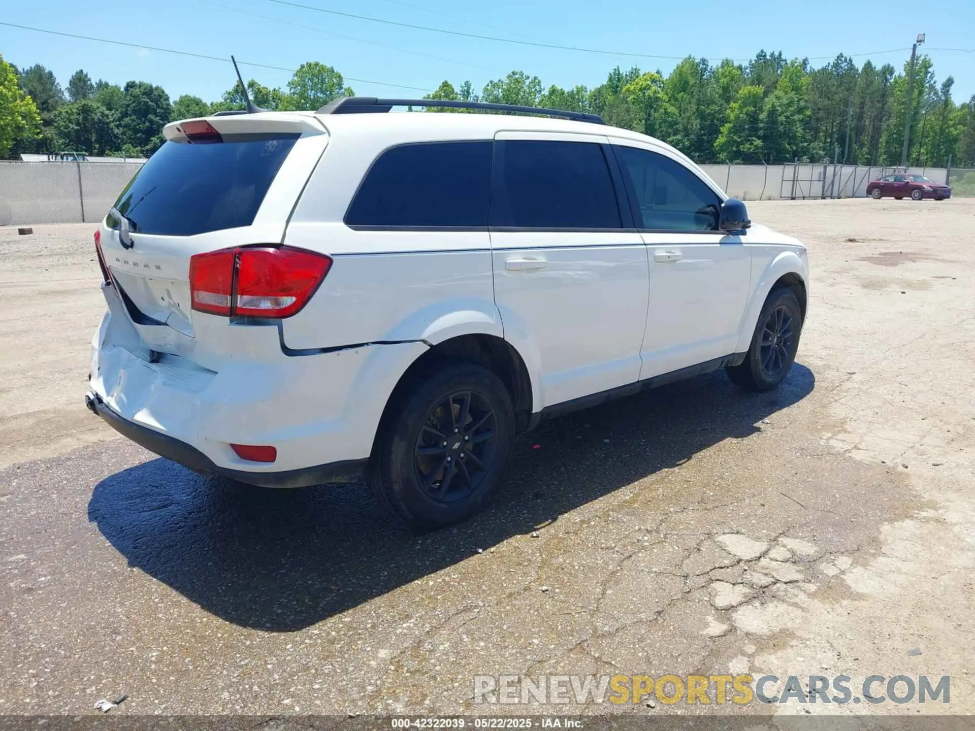 4 Photograph of a damaged car 3C4PDCBB4KT862579 DODGE JOURNEY 2019