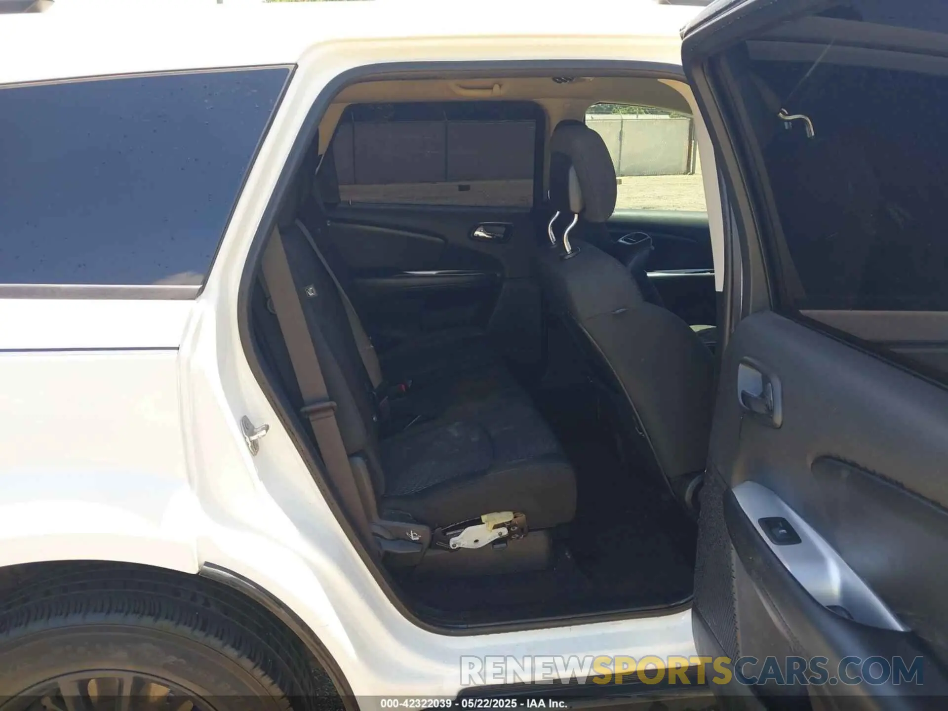 8 Photograph of a damaged car 3C4PDCBB4KT862579 DODGE JOURNEY 2019