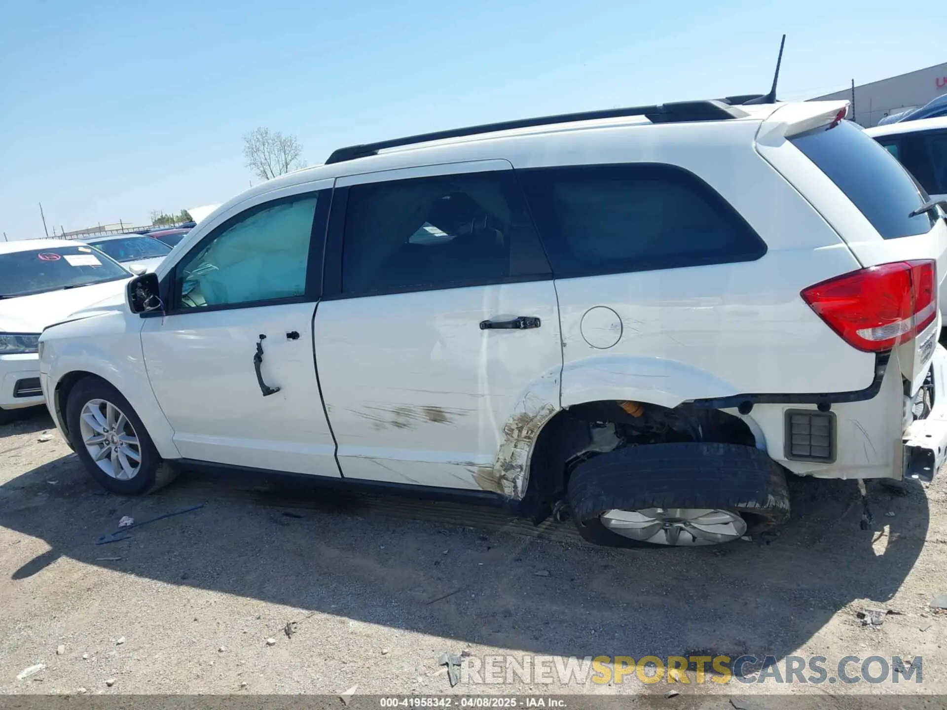 15 Photograph of a damaged car 3C4PDCBB4KT866941 DODGE JOURNEY 2019