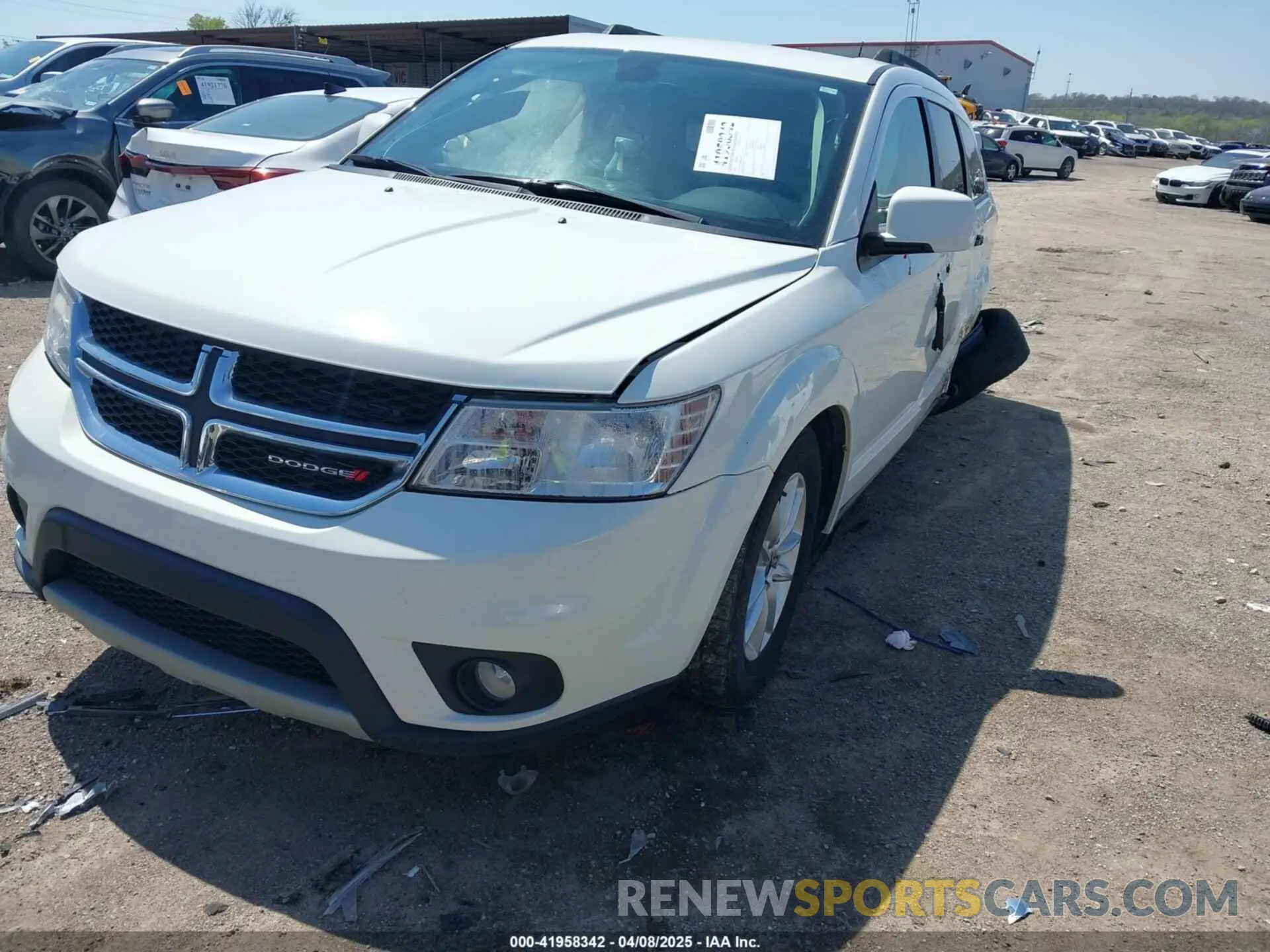 2 Photograph of a damaged car 3C4PDCBB4KT866941 DODGE JOURNEY 2019