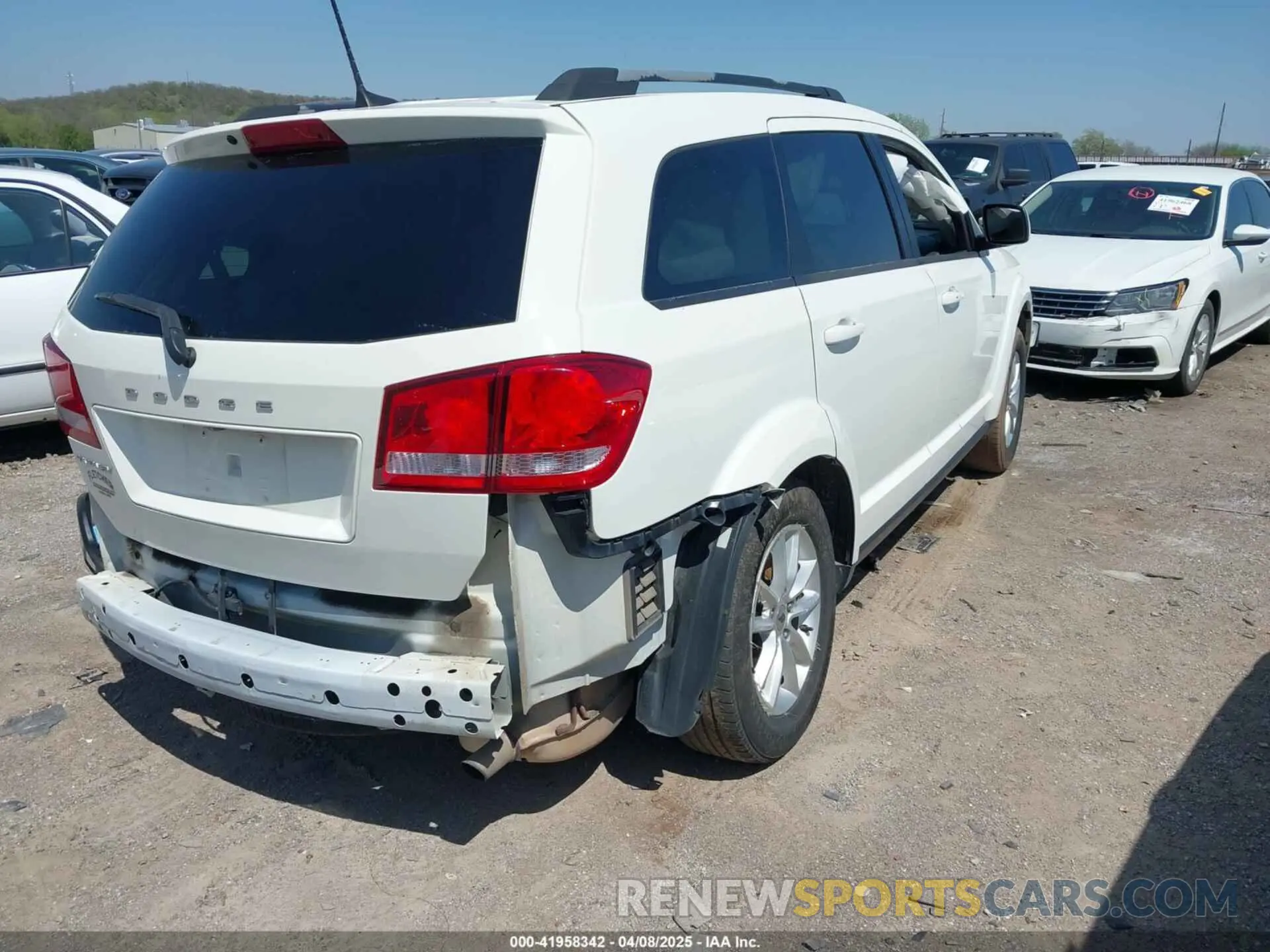 4 Photograph of a damaged car 3C4PDCBB4KT866941 DODGE JOURNEY 2019
