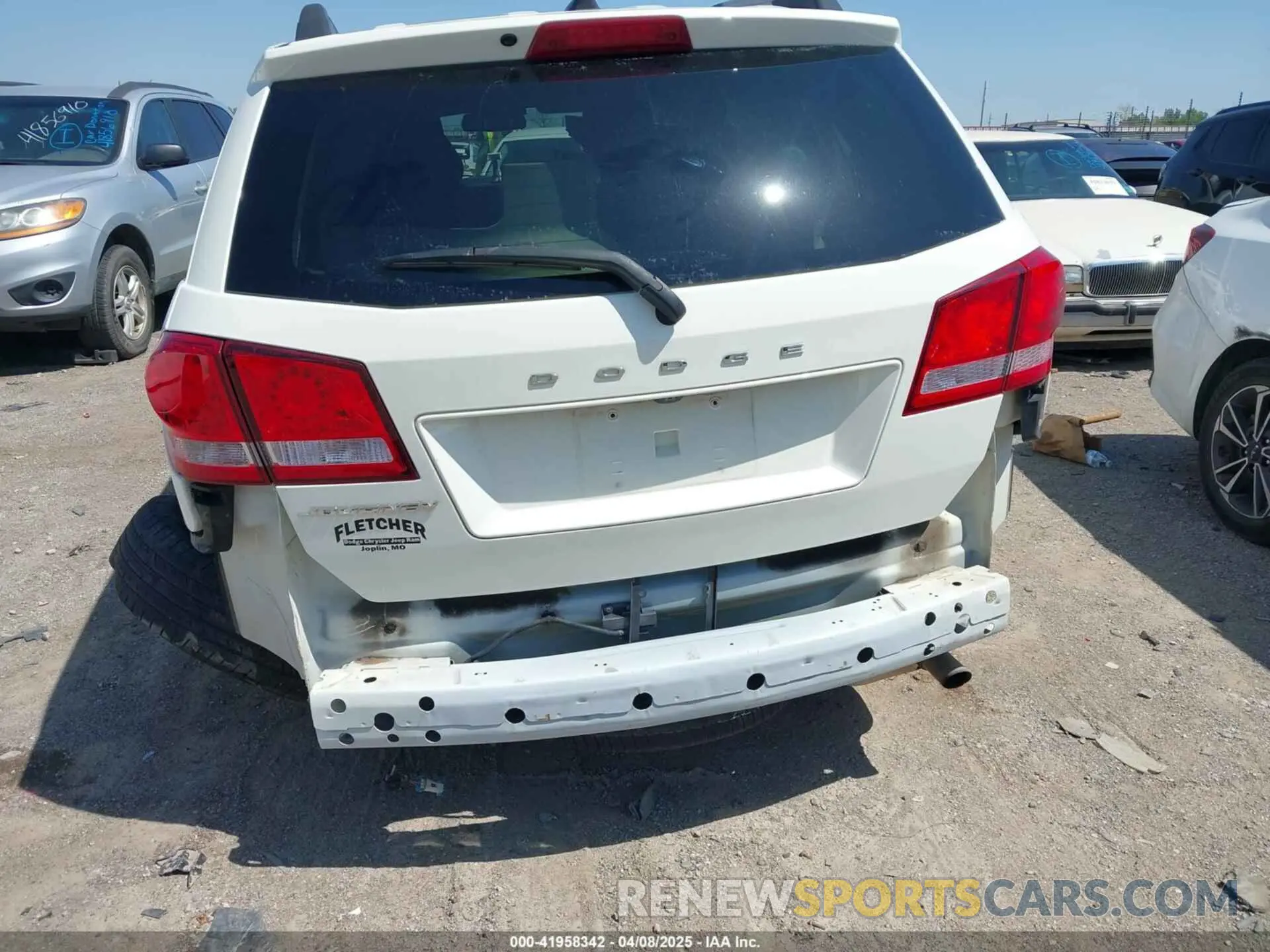 6 Photograph of a damaged car 3C4PDCBB4KT866941 DODGE JOURNEY 2019