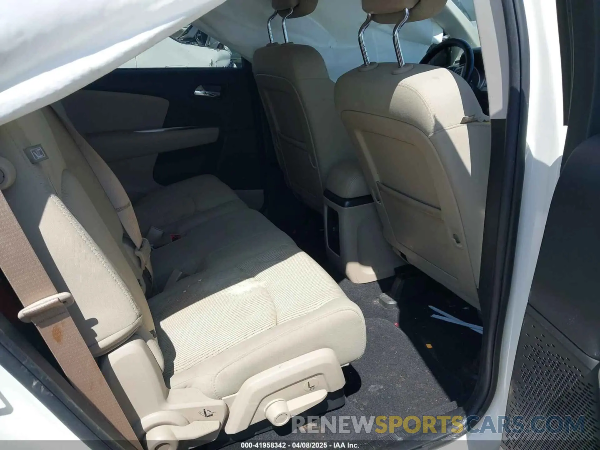 8 Photograph of a damaged car 3C4PDCBB4KT866941 DODGE JOURNEY 2019