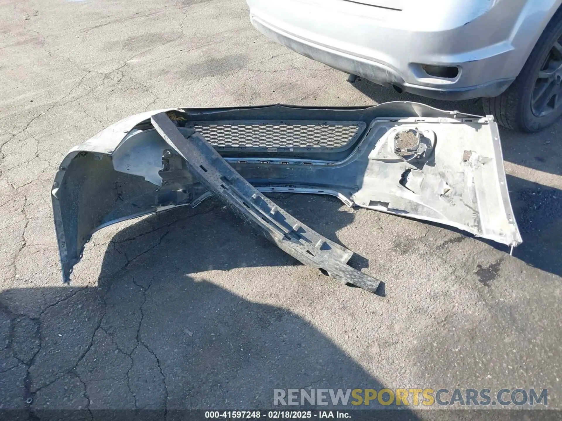 12 Photograph of a damaged car 3C4PDCBB5KT687131 DODGE JOURNEY 2019