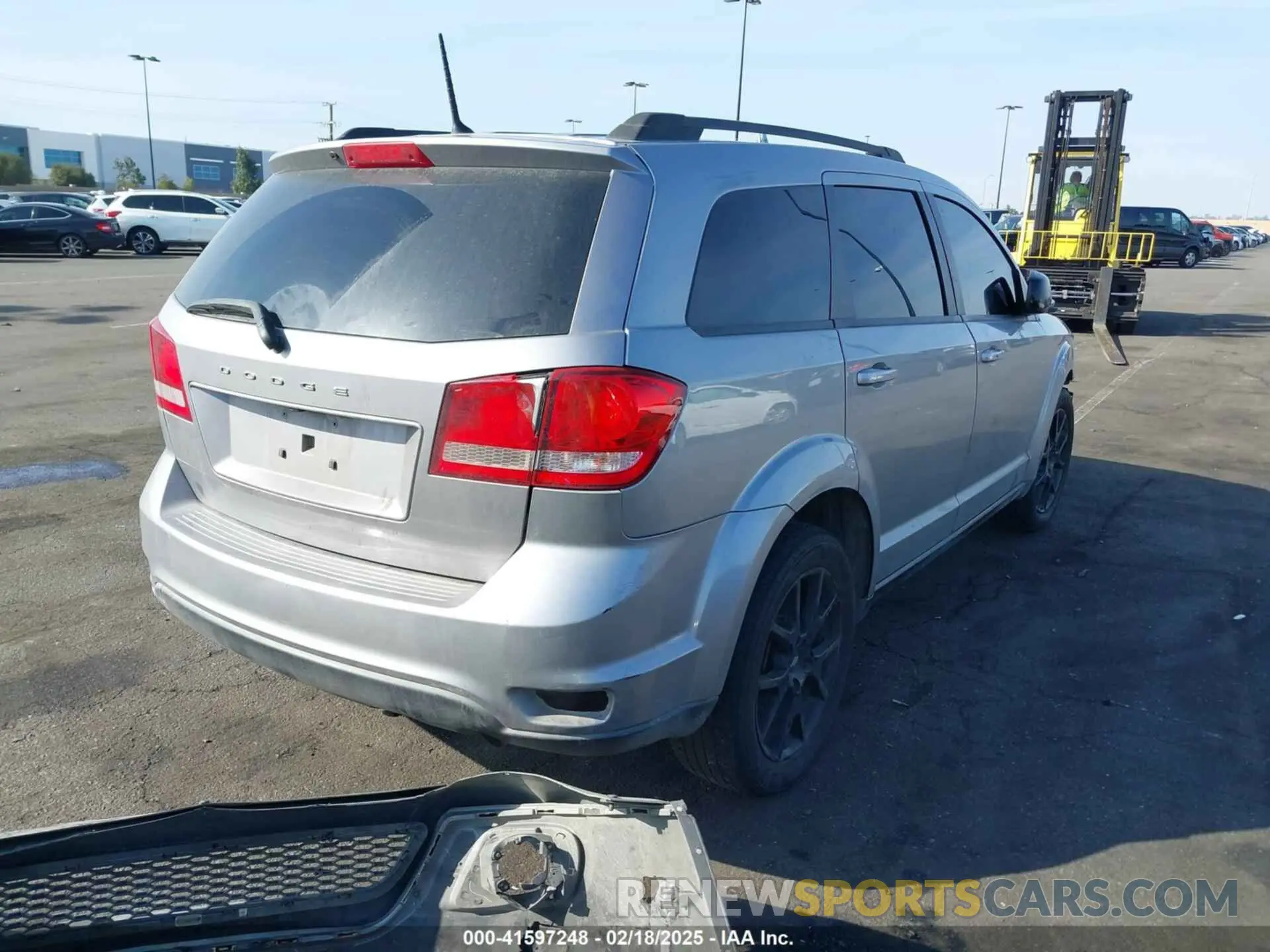 4 Photograph of a damaged car 3C4PDCBB5KT687131 DODGE JOURNEY 2019