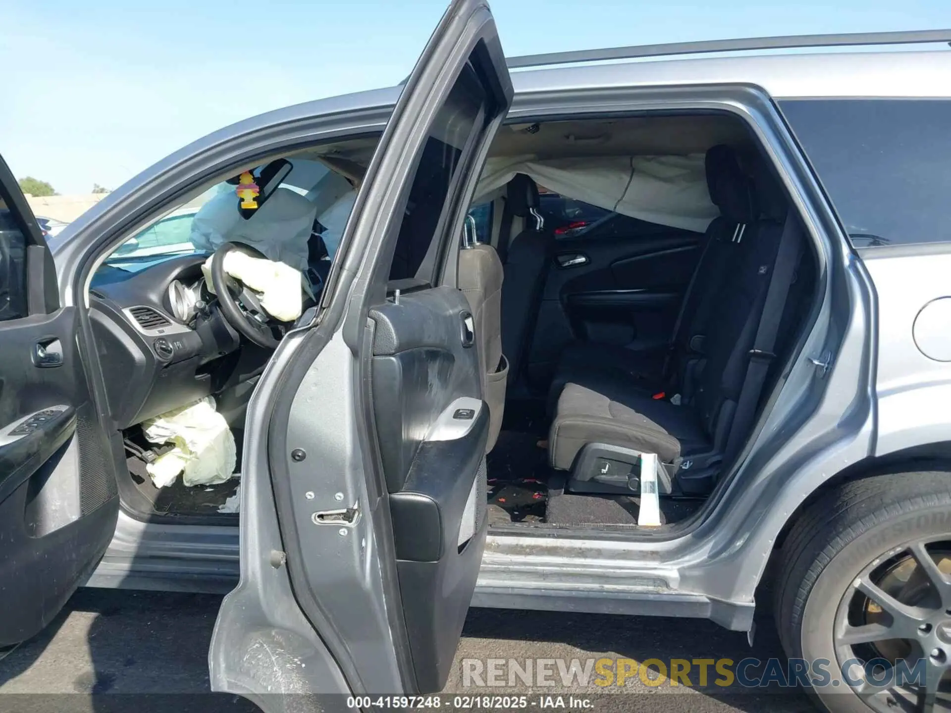 8 Photograph of a damaged car 3C4PDCBB5KT687131 DODGE JOURNEY 2019