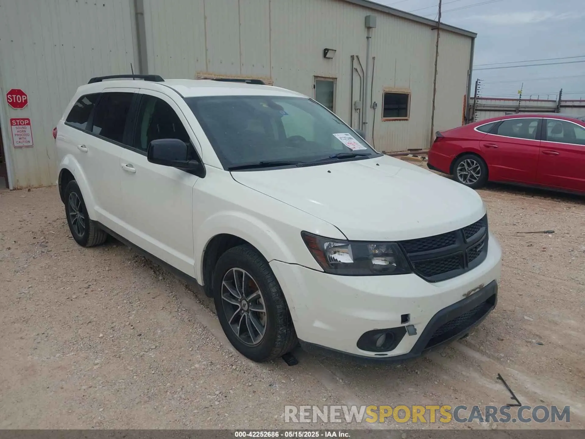 1 Photograph of a damaged car 3C4PDCBB5KT719740 DODGE JOURNEY 2019