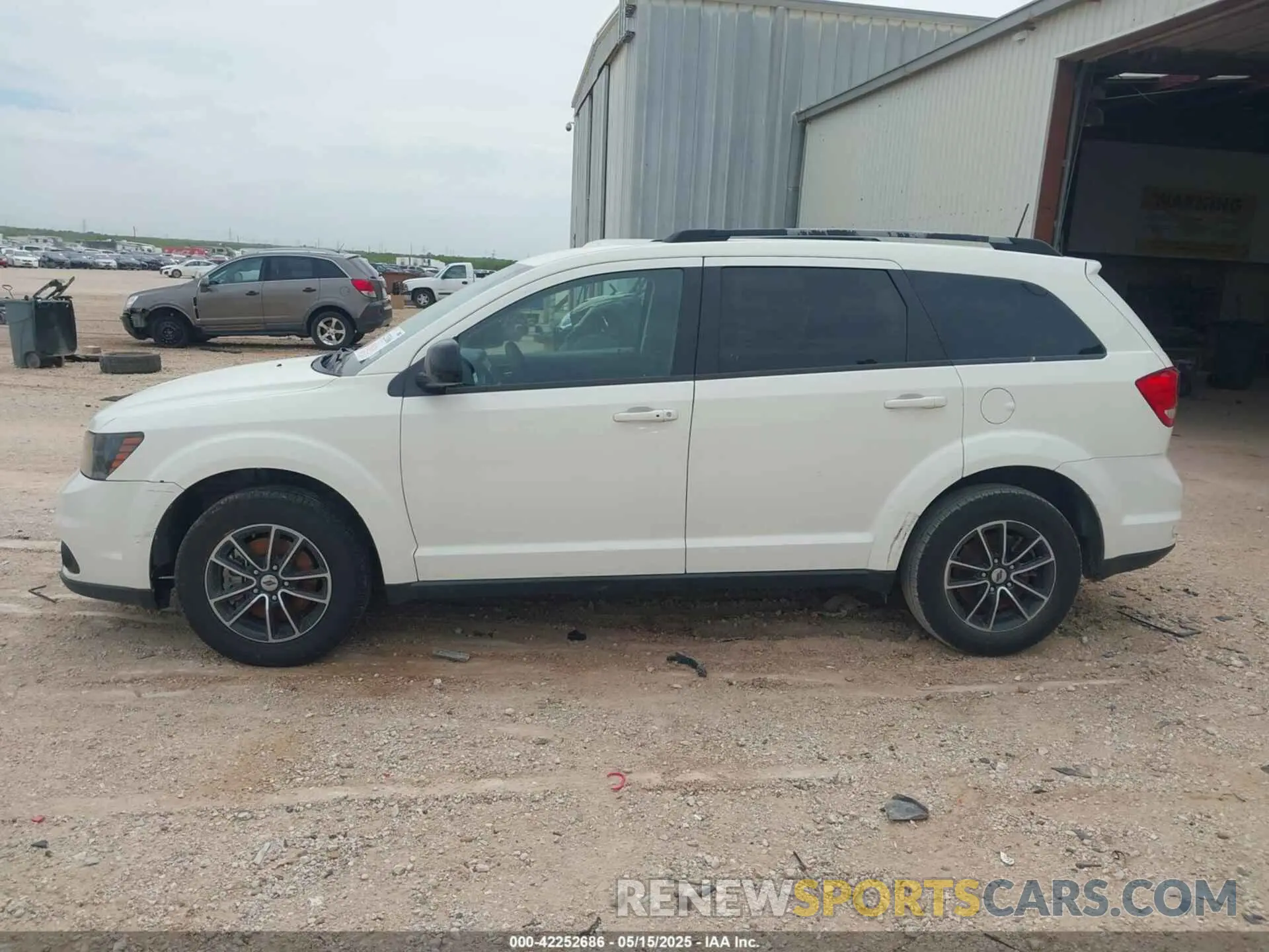 13 Photograph of a damaged car 3C4PDCBB5KT719740 DODGE JOURNEY 2019